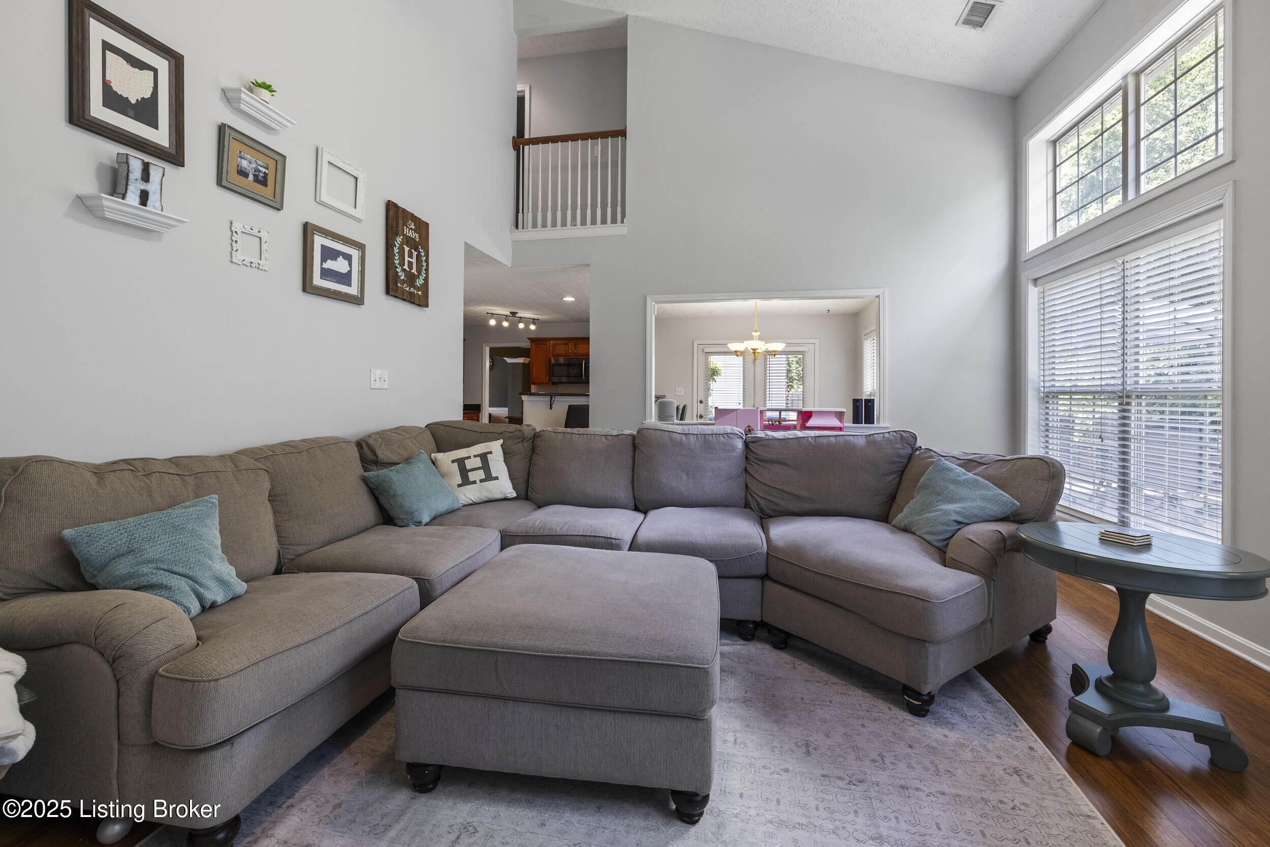 5840 Waveland Cir
