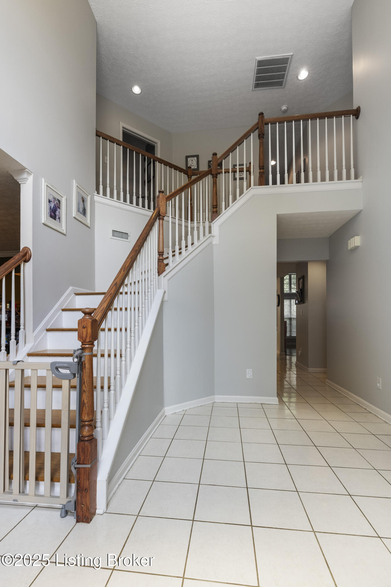5840 Waveland Cir