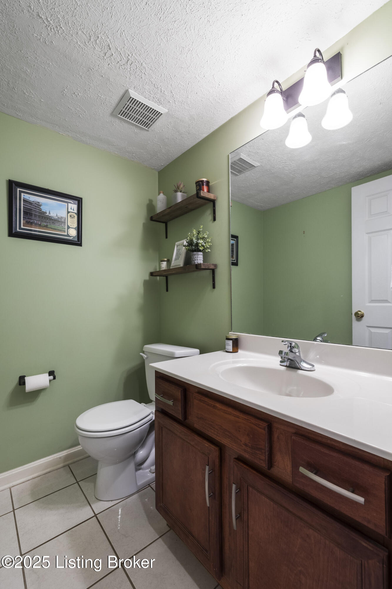 5840 Waveland Cir