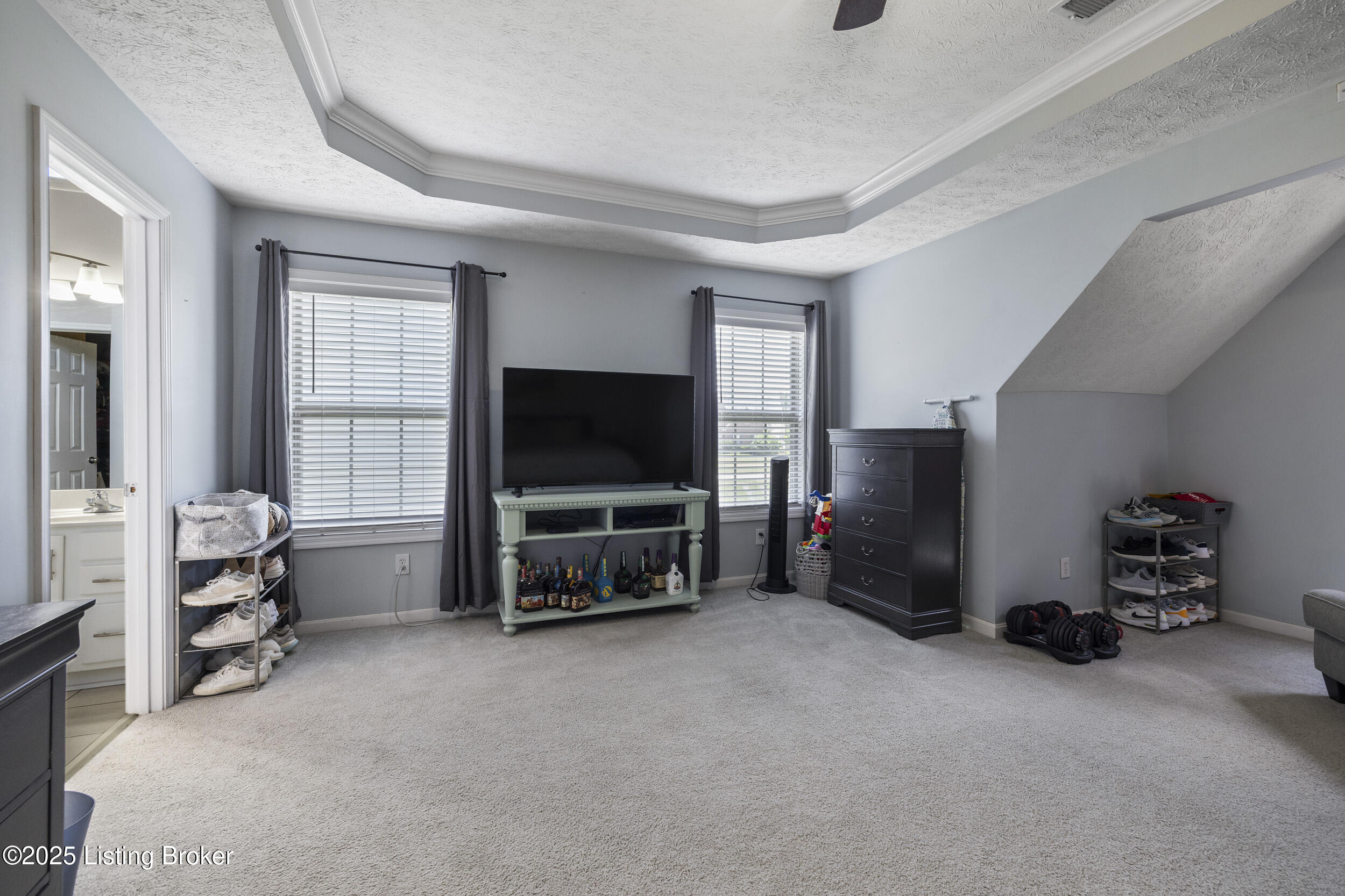 5840 Waveland Cir
