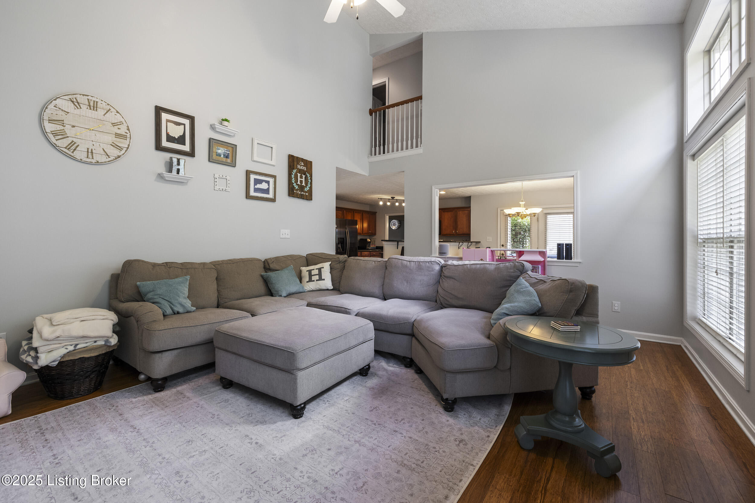 5840 Waveland Cir