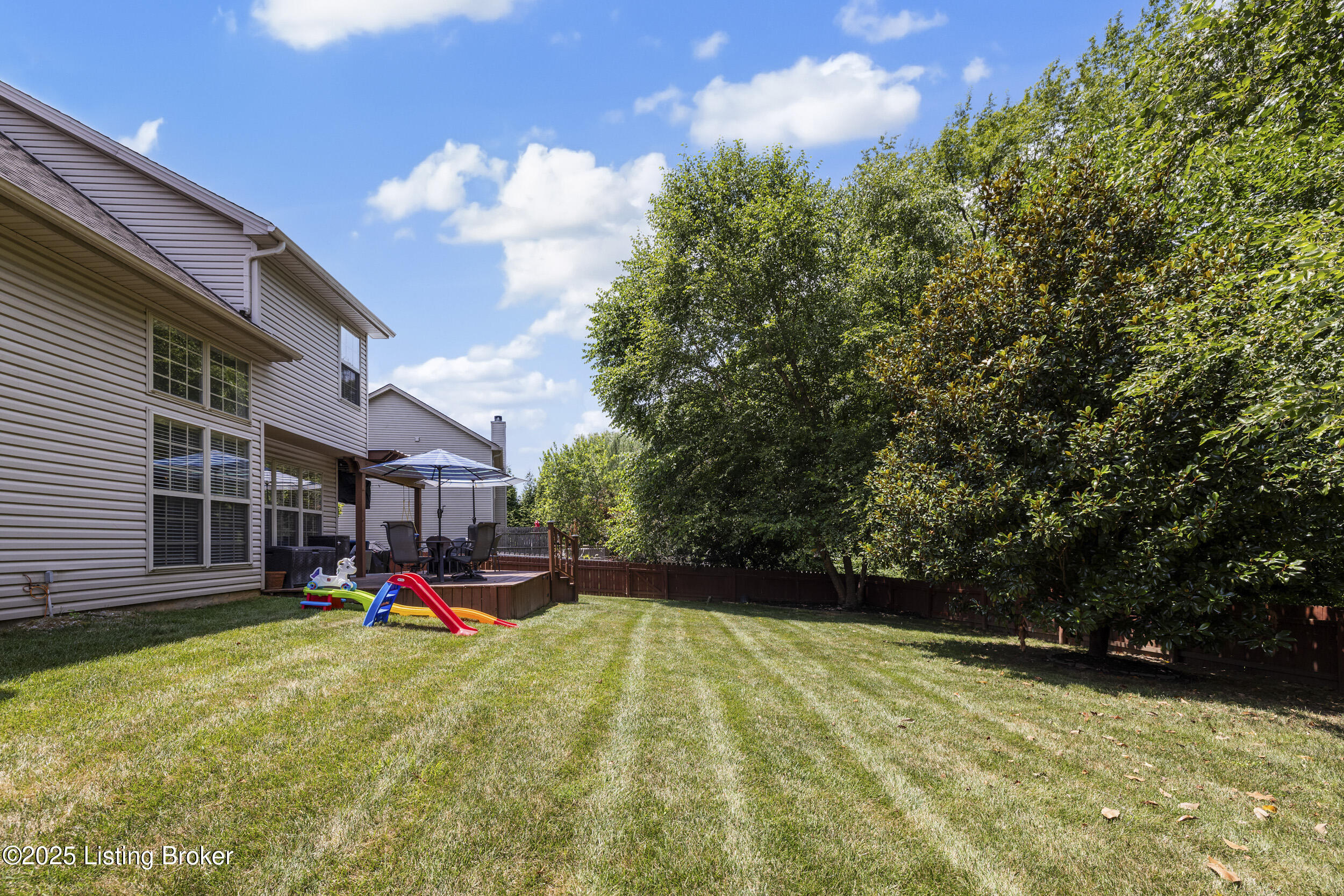 5840 Waveland Cir