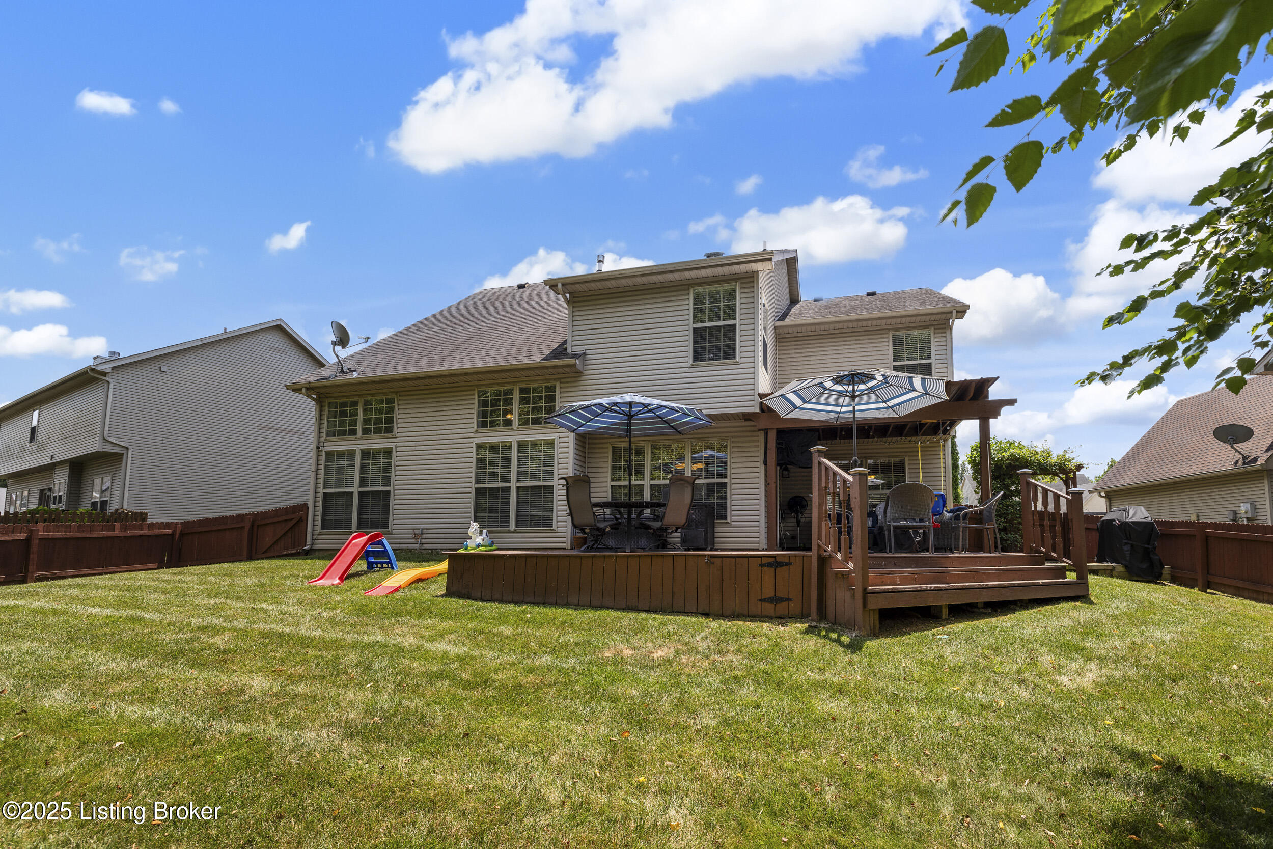 5840 Waveland Cir