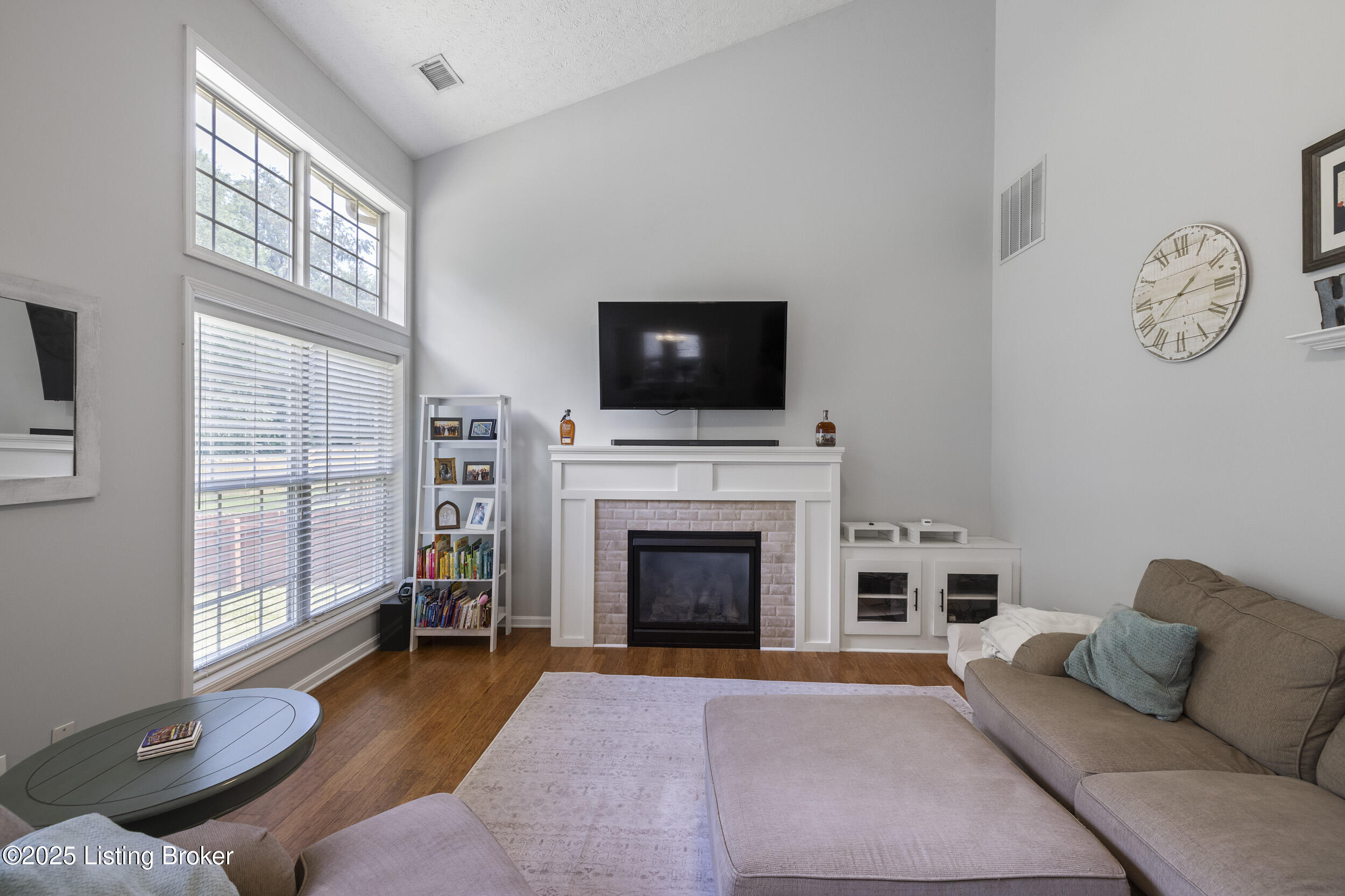 5840 Waveland Cir