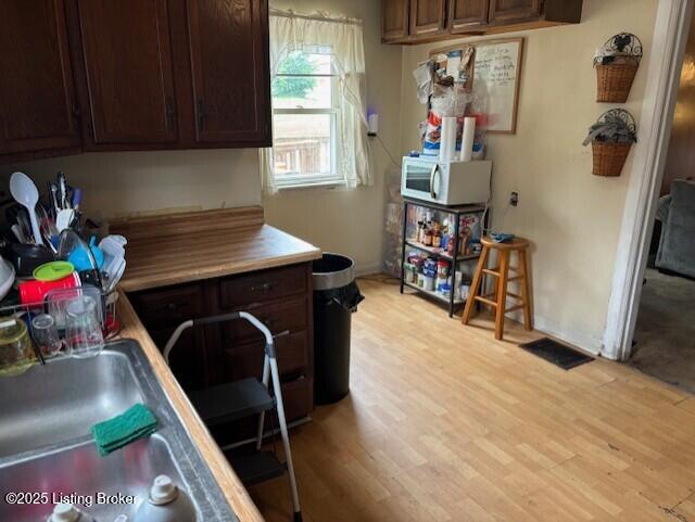 9611 Old Six Mile Ln