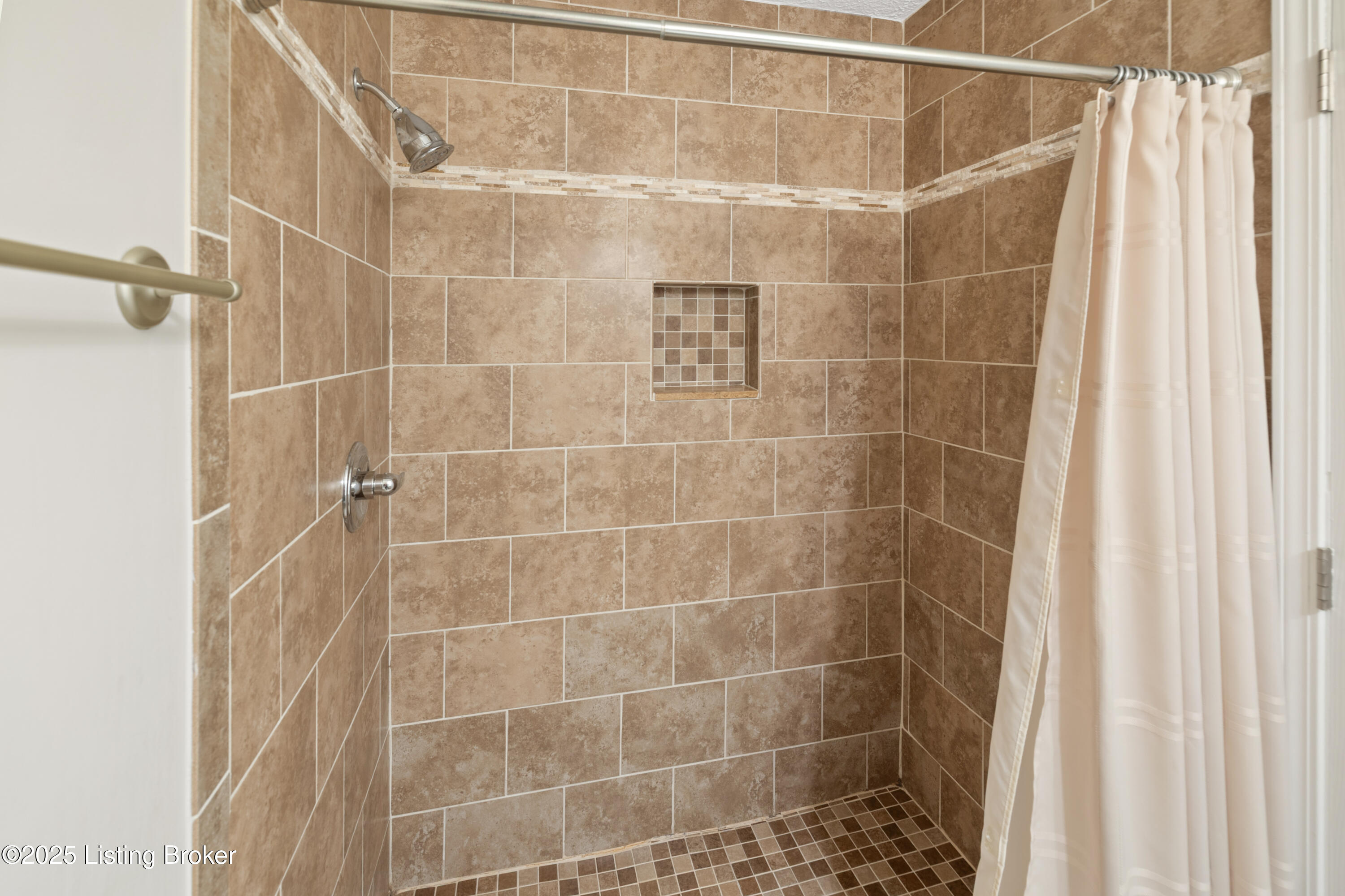 3911 Scenic Trail