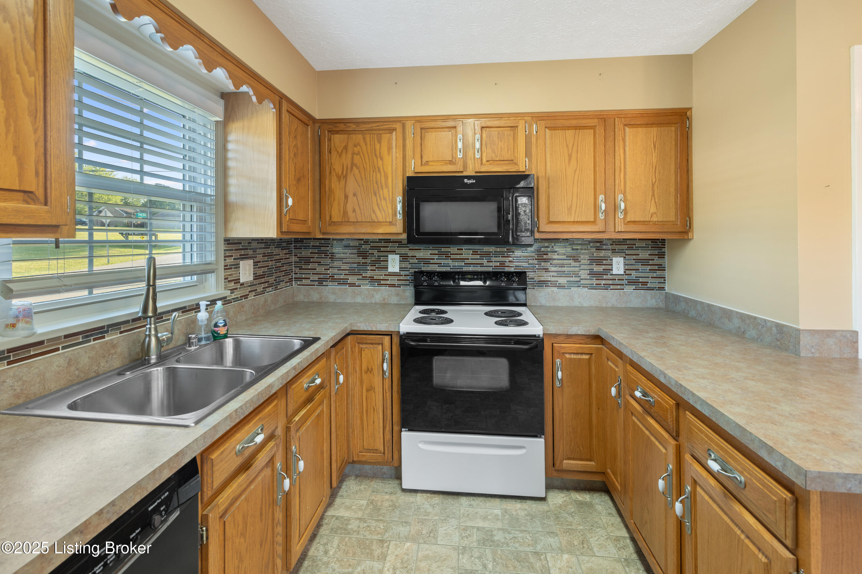 3911 Scenic Trail