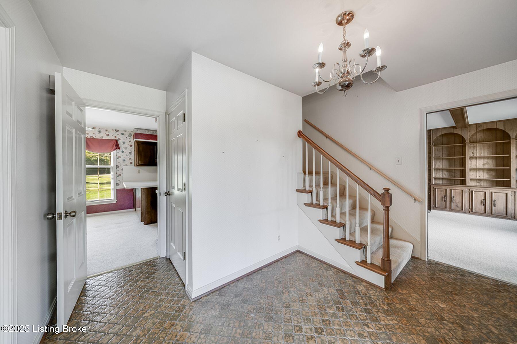 512 Lymington Ct