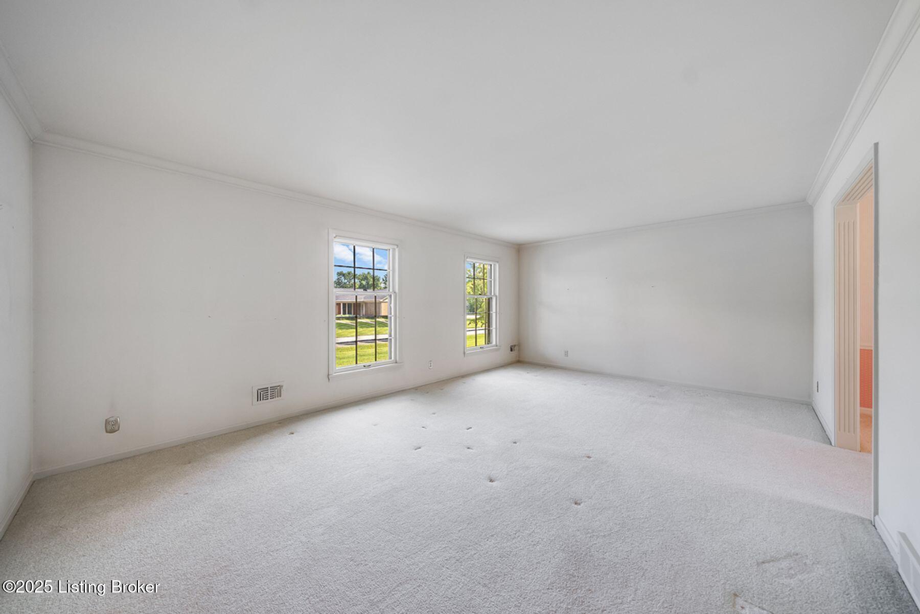 512 Lymington Ct