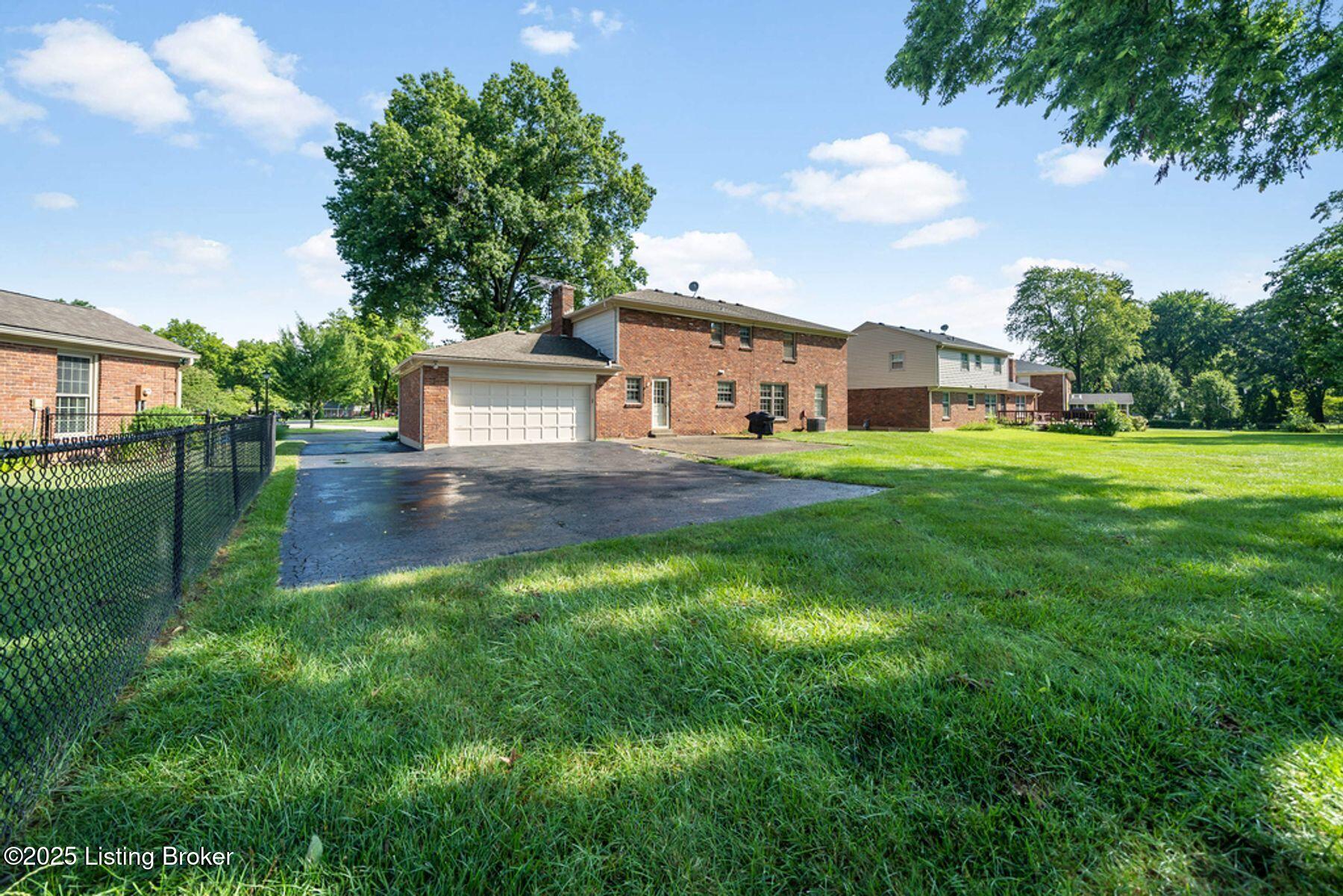 512 Lymington Ct