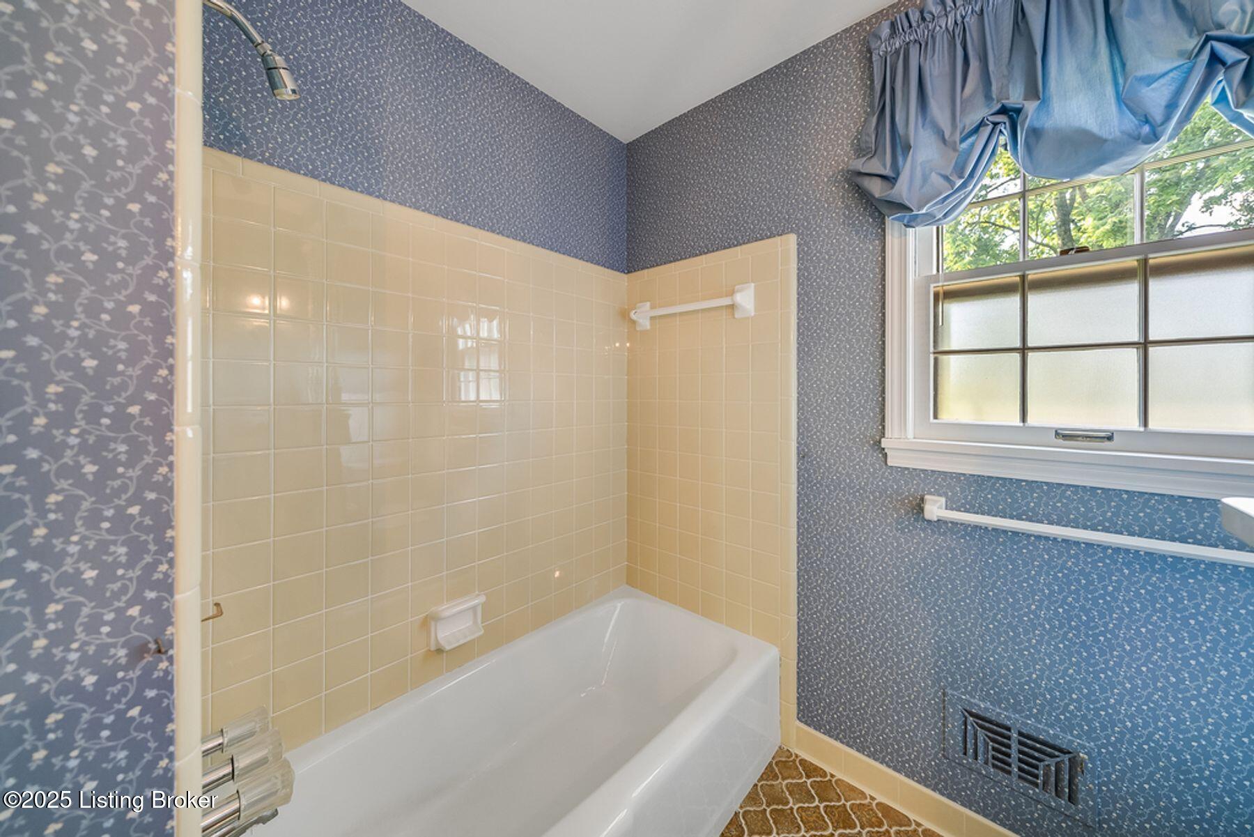 512 Lymington Ct