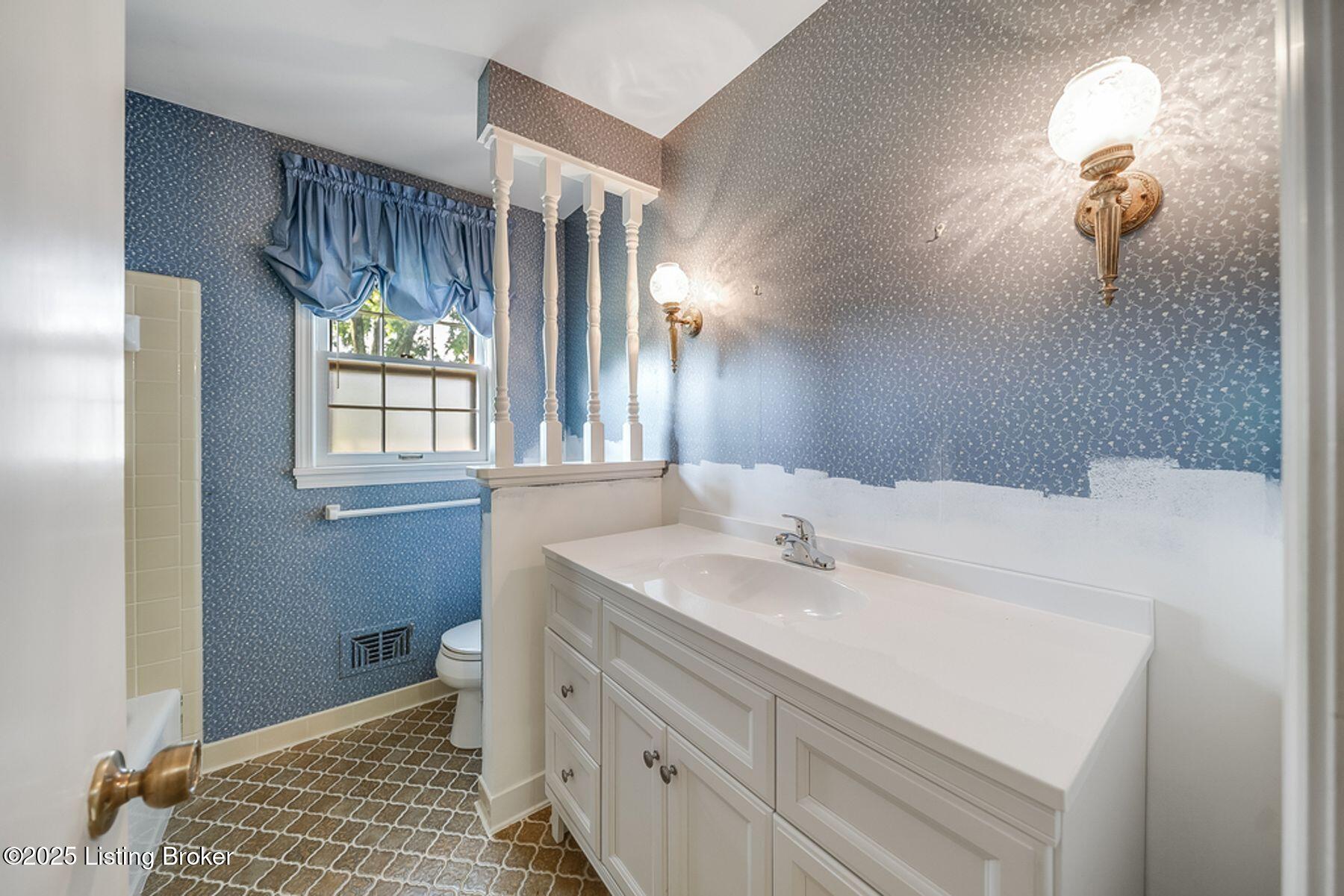 512 Lymington Ct