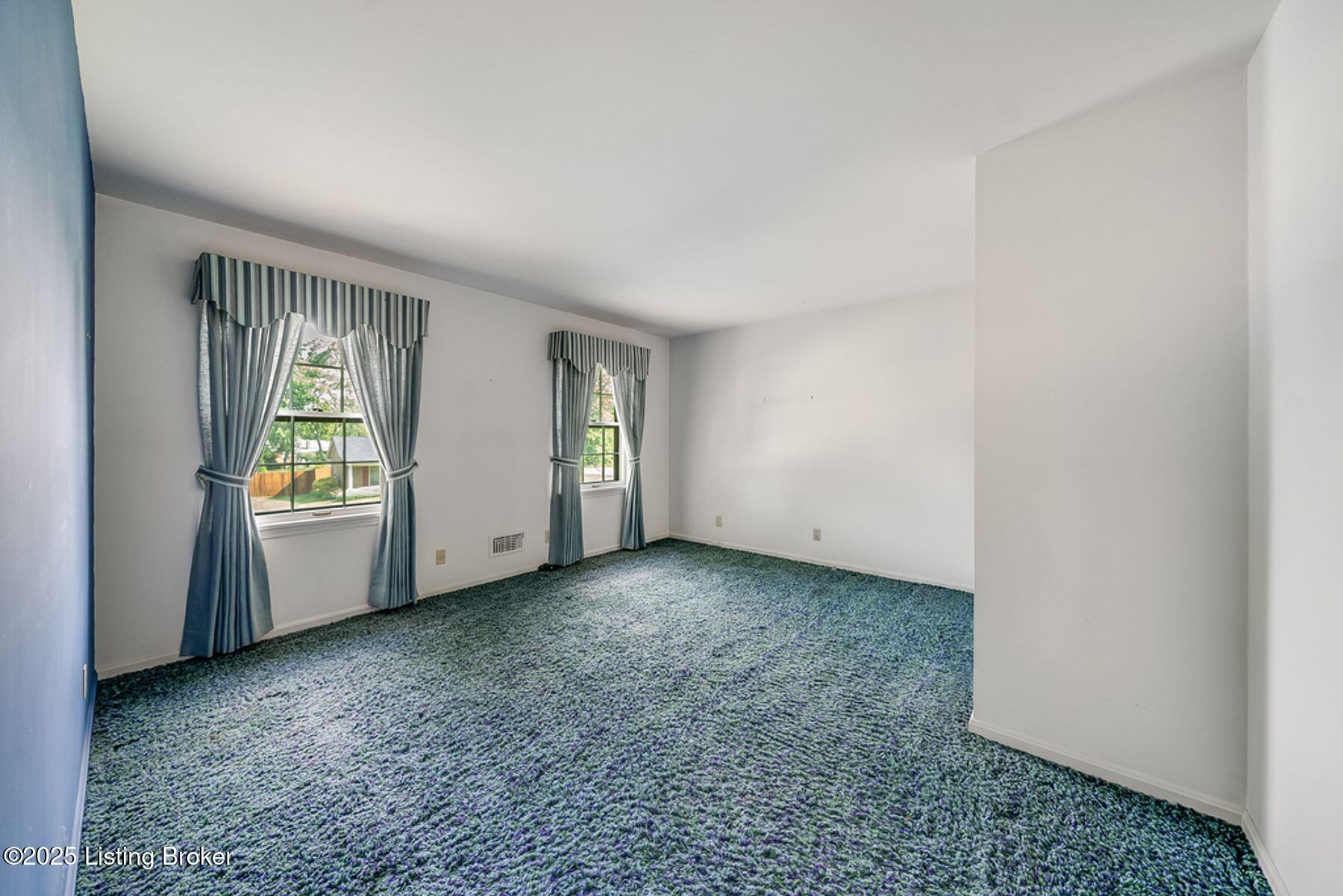 512 Lymington Ct