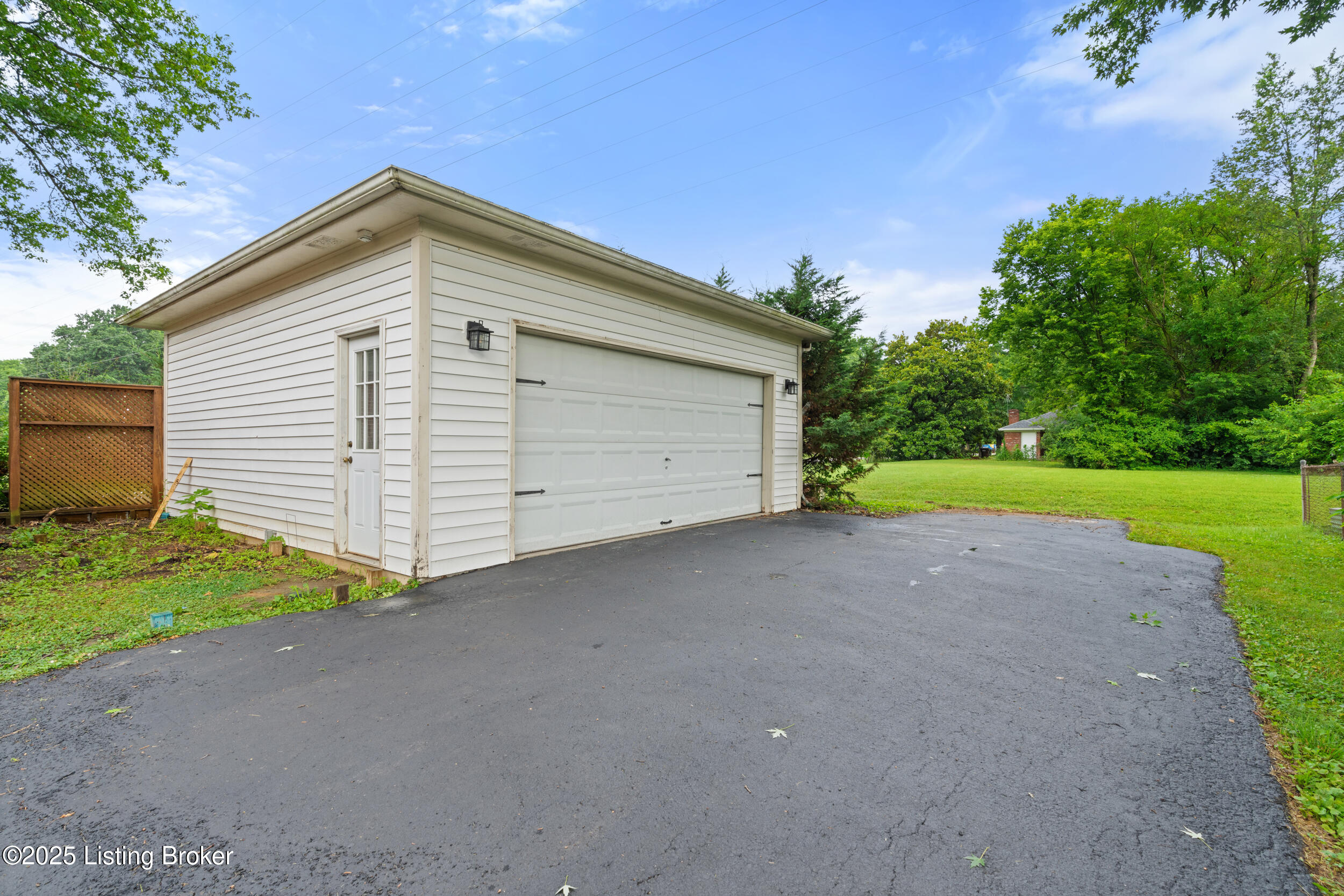 811 Girard Dr
