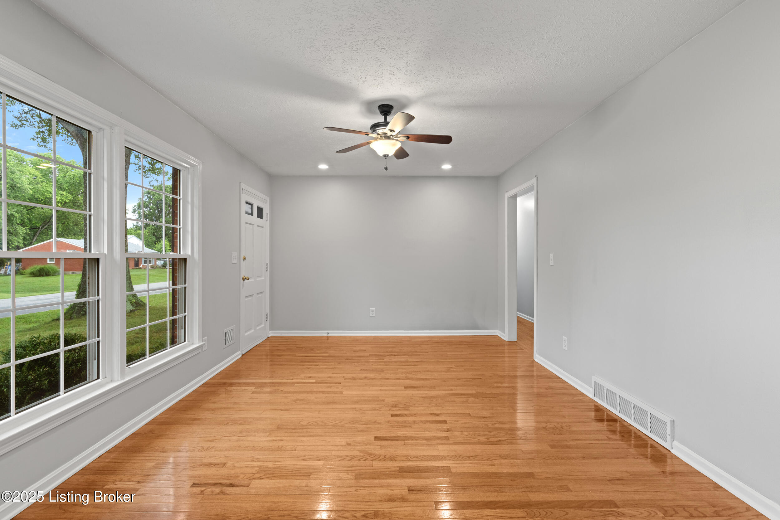811 Girard Dr