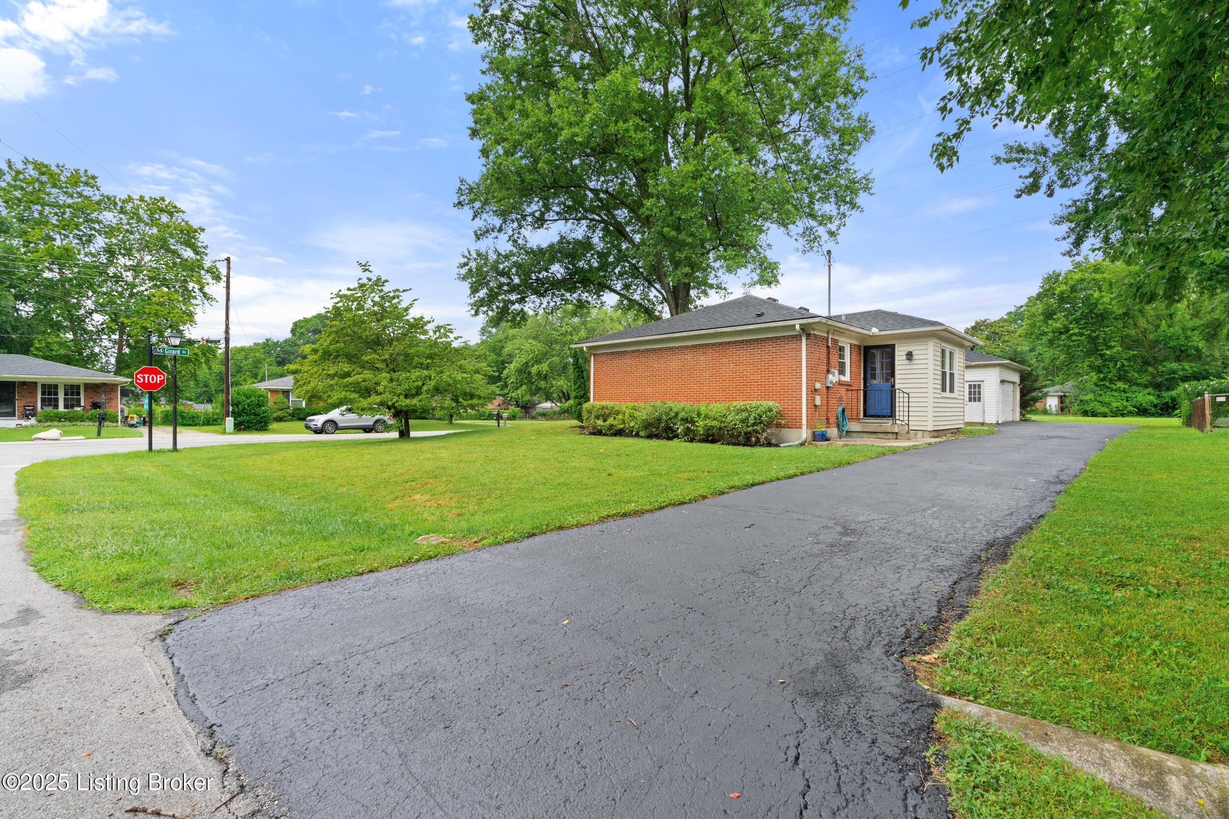 811 Girard Dr