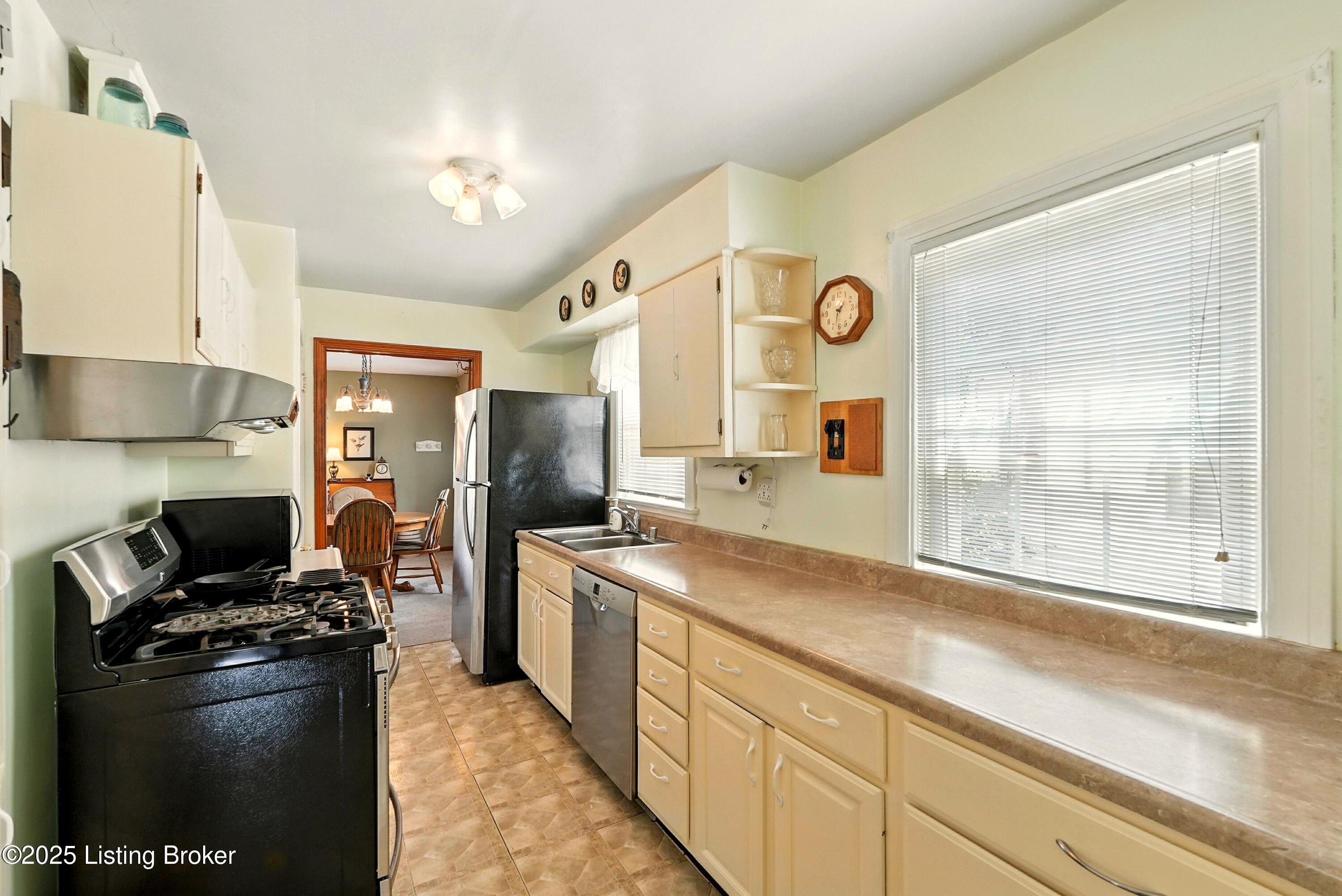 1341 Lillian Ave
