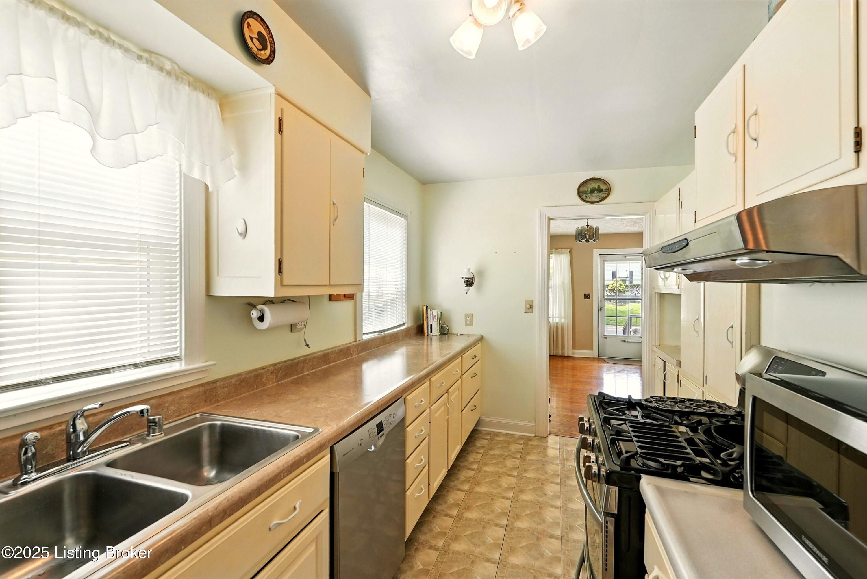 1341 Lillian Ave