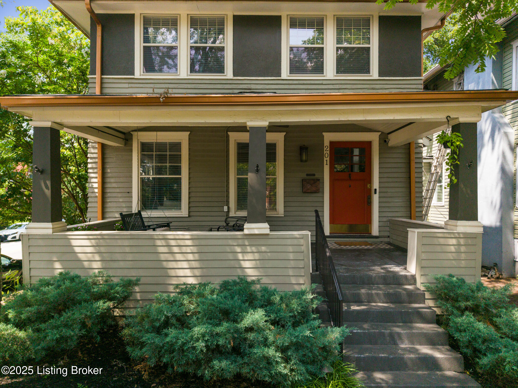 201 E Oak St