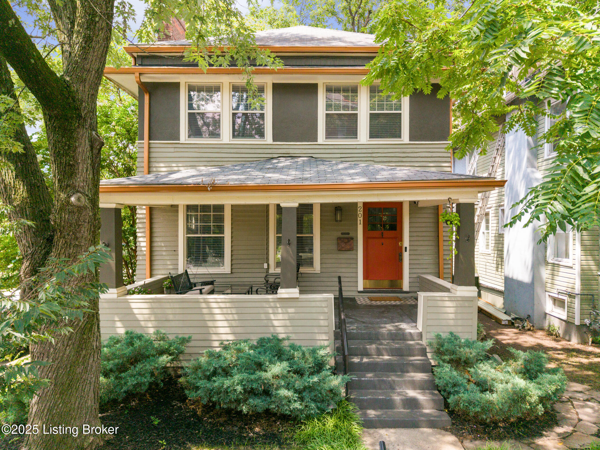 201 E Oak St