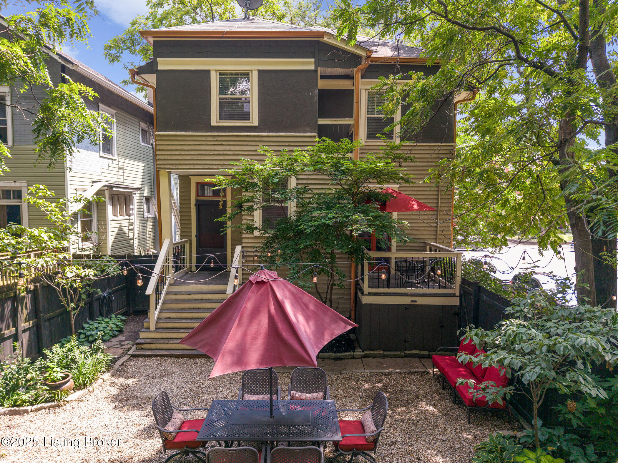 201 E Oak St