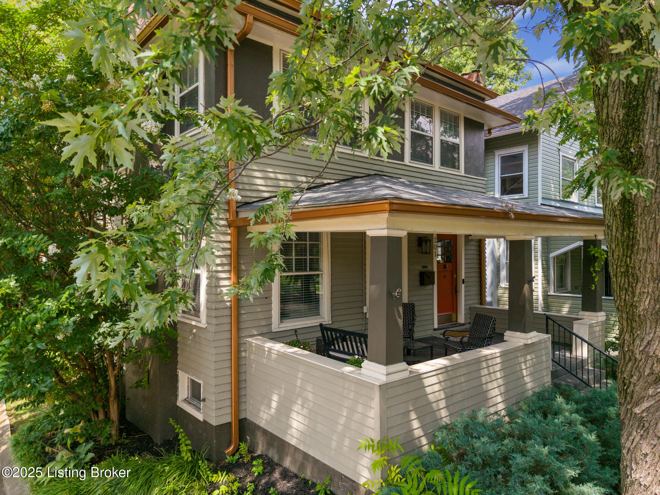 201 E Oak St