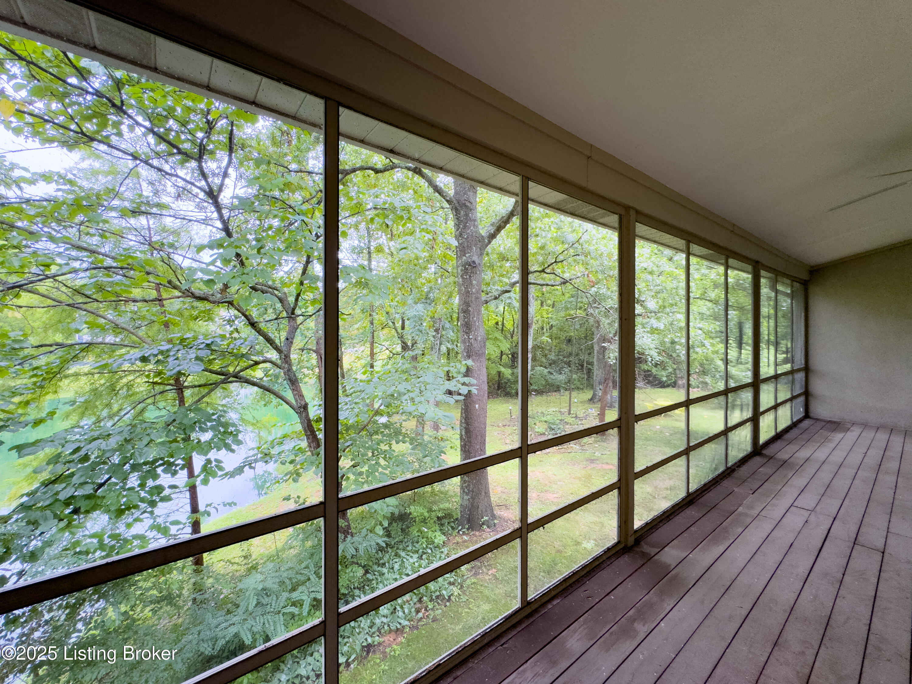 419 Village Lake Dr