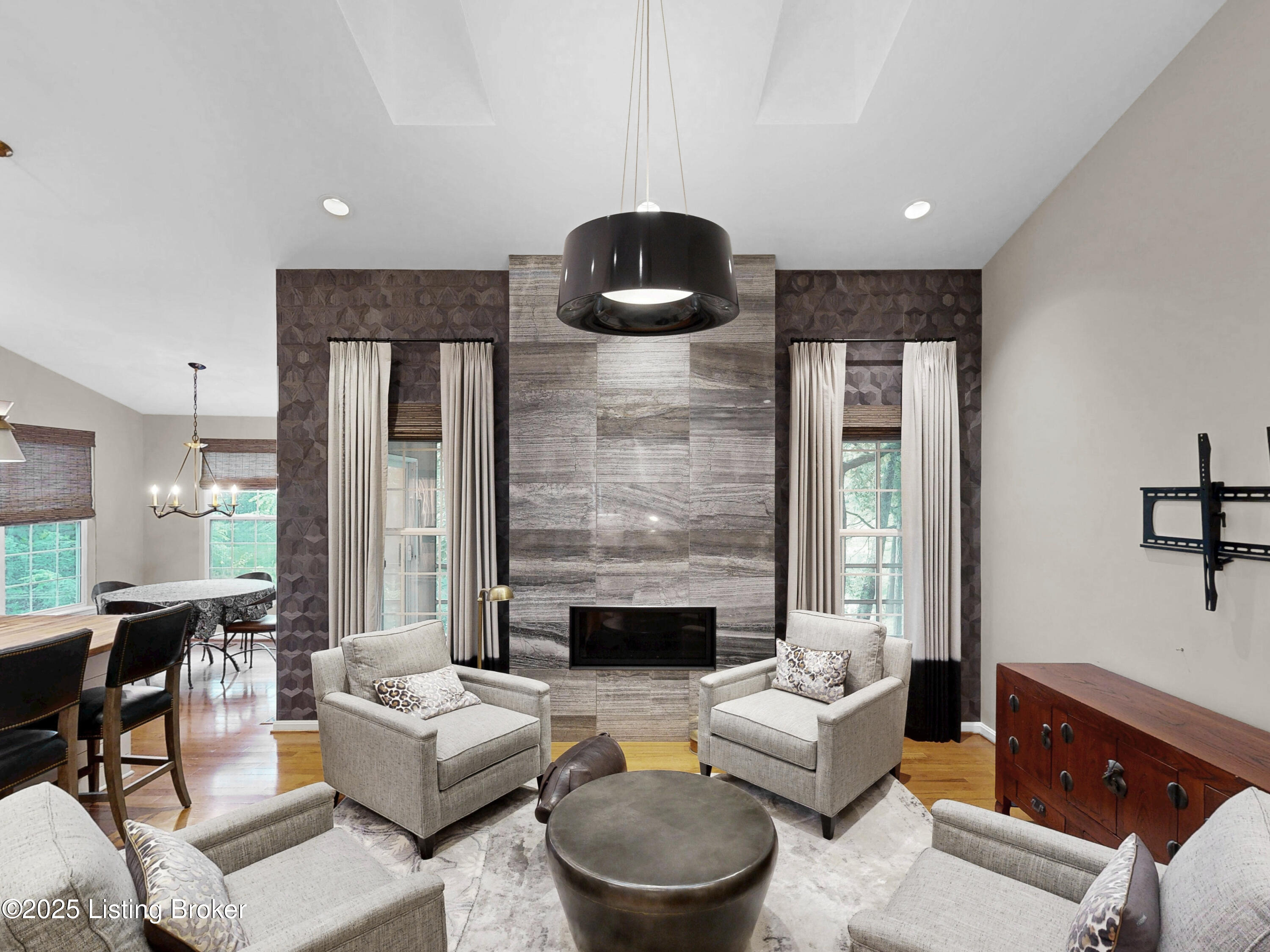 419 Village Lake Dr
