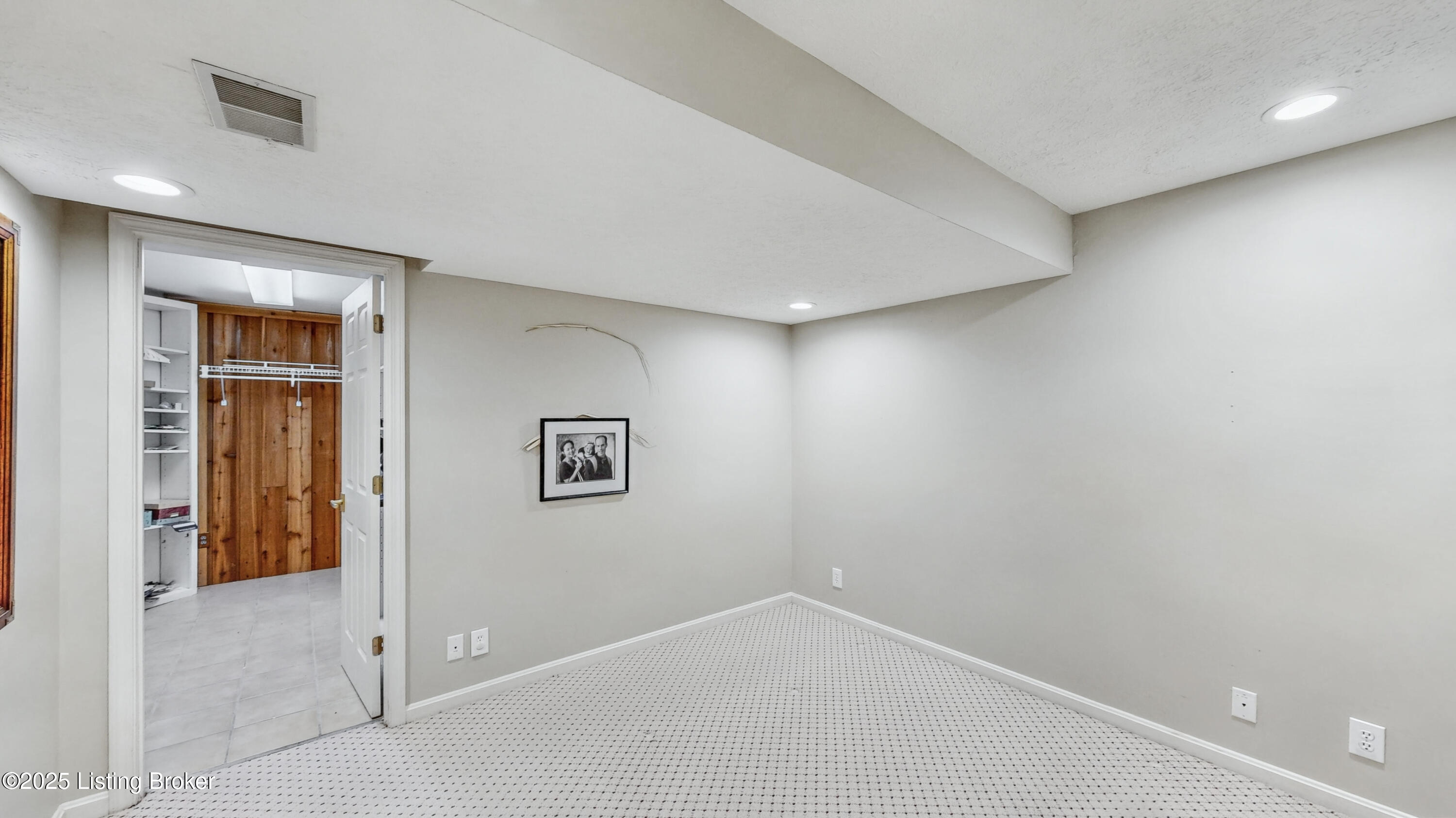419 Village Lake Dr