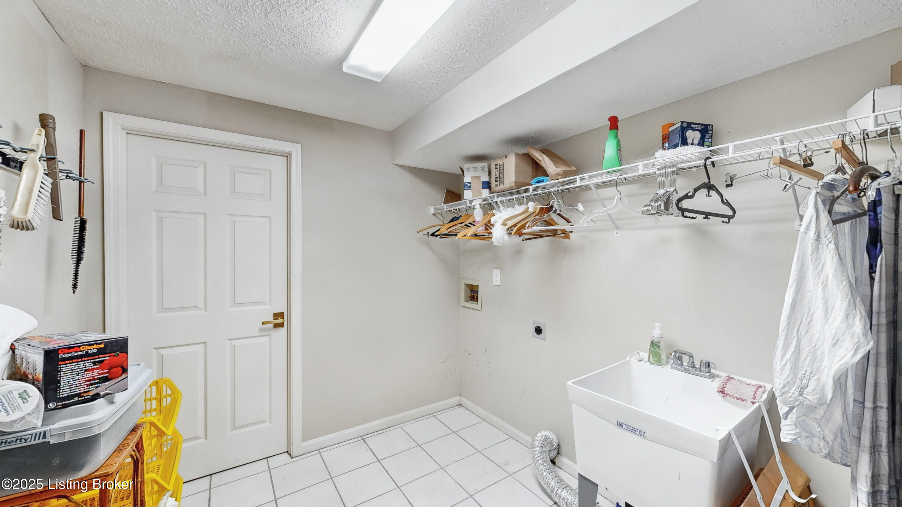 419 Village Lake Dr
