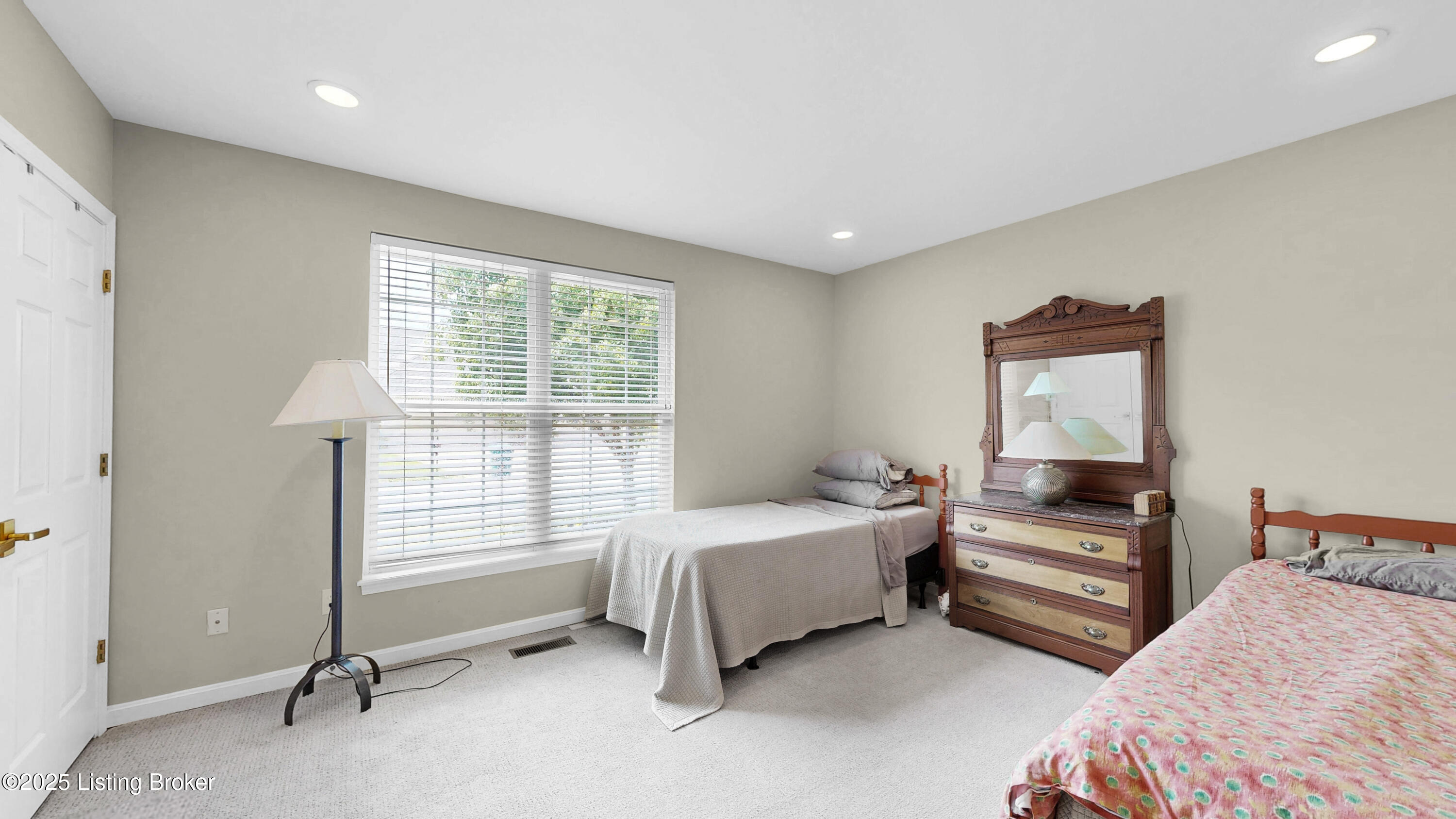 419 Village Lake Dr
