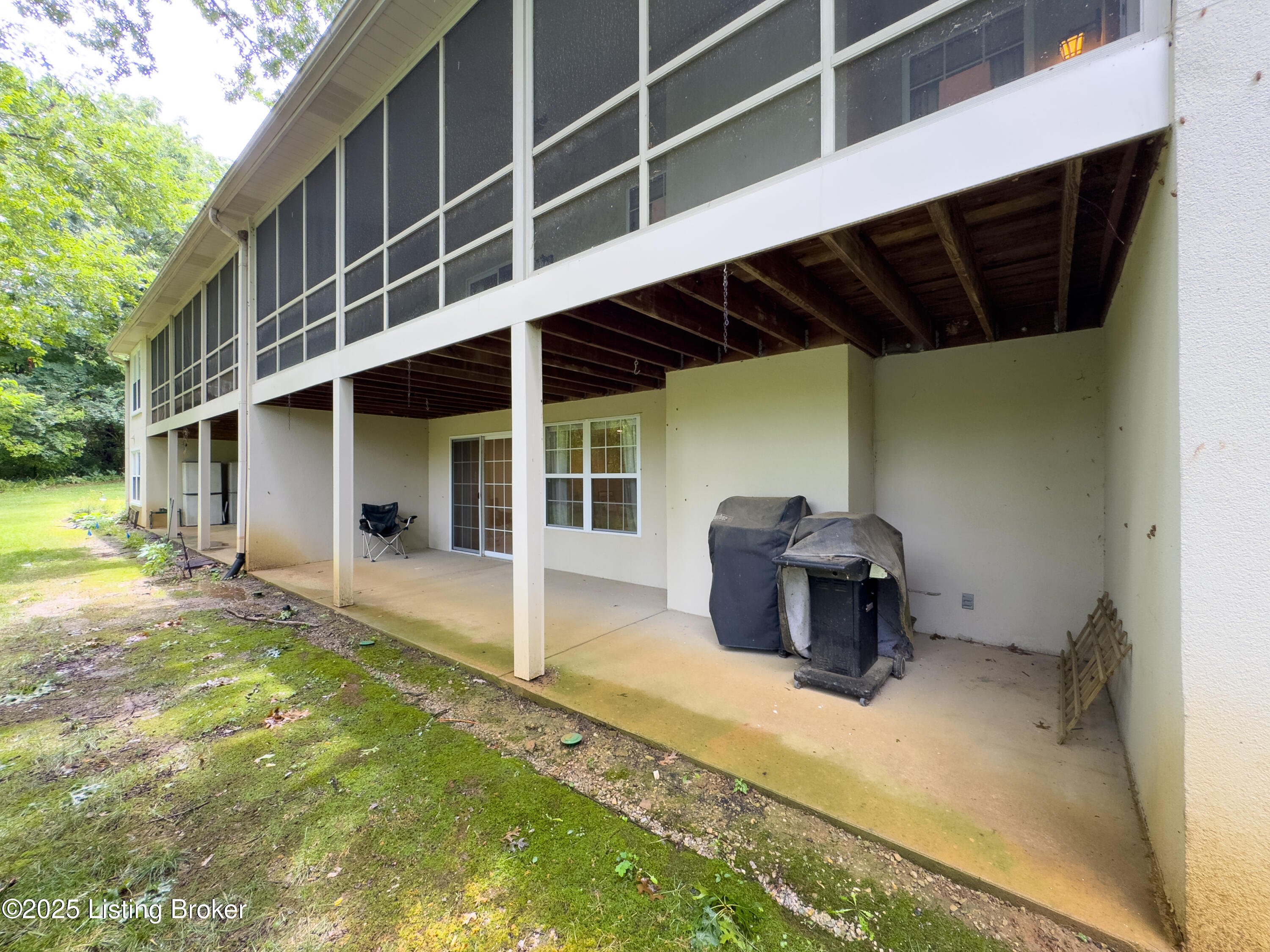 419 Village Lake Dr