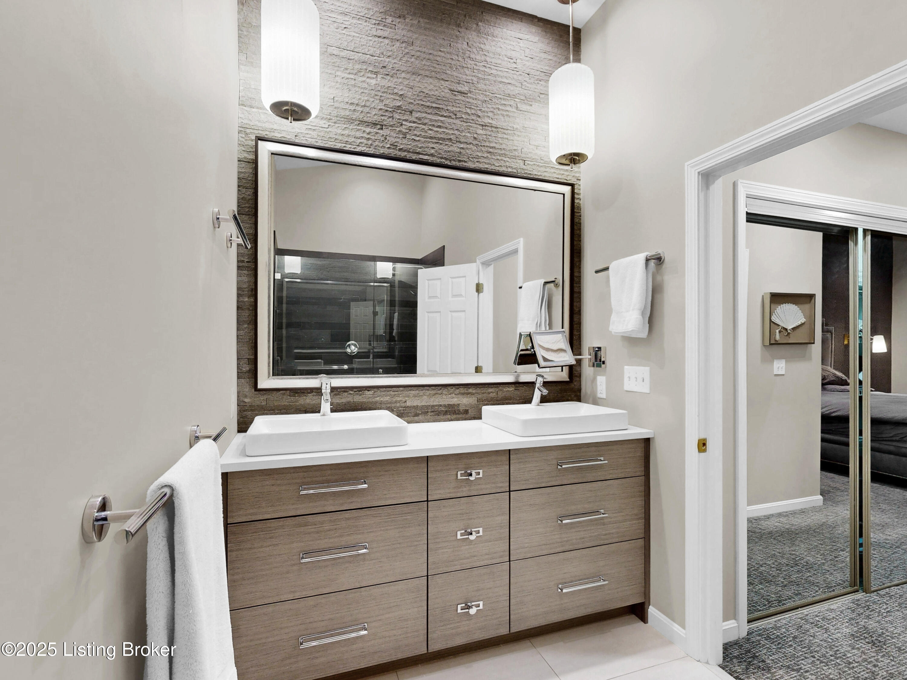 419 Village Lake Dr