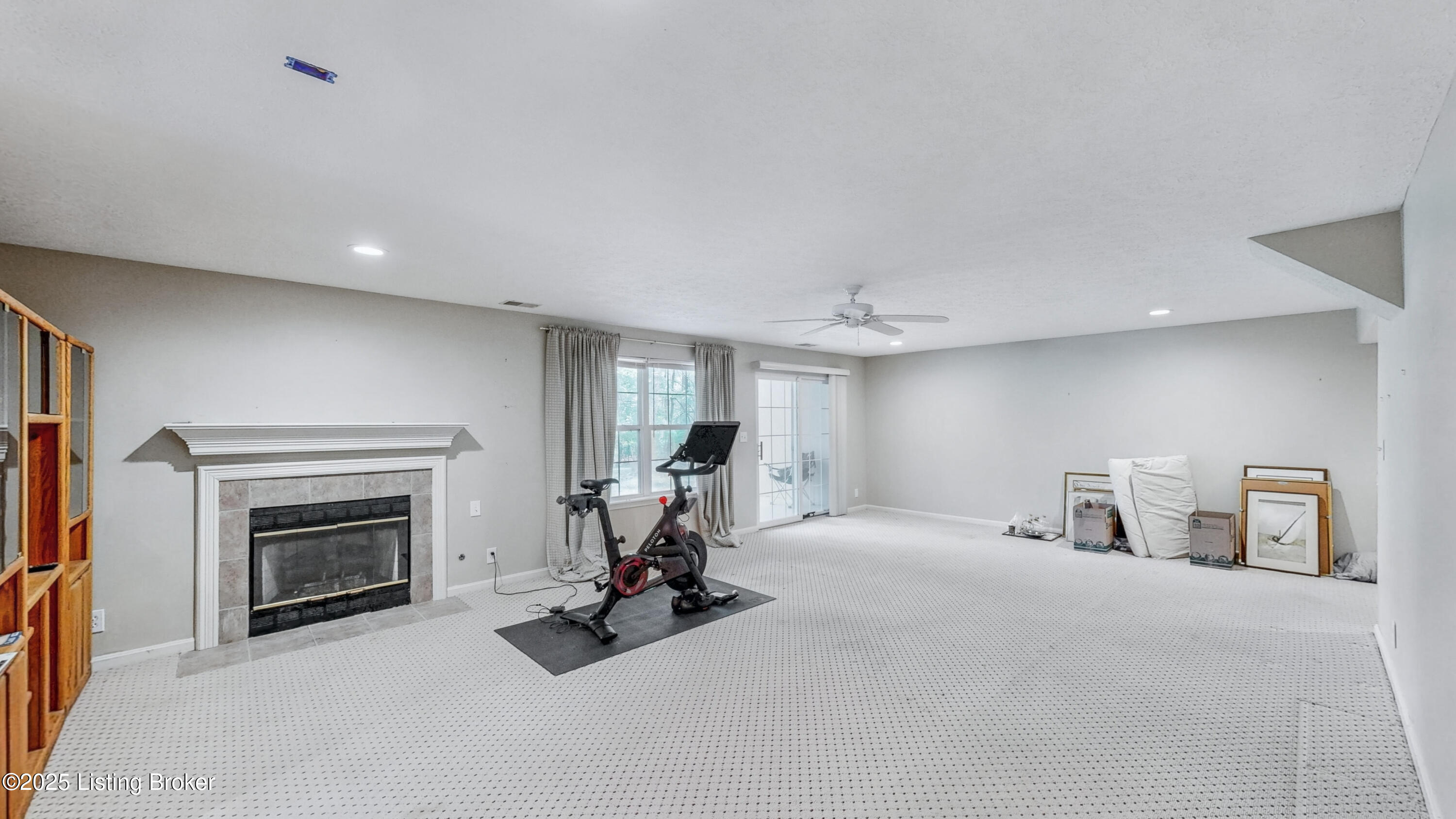 419 Village Lake Dr