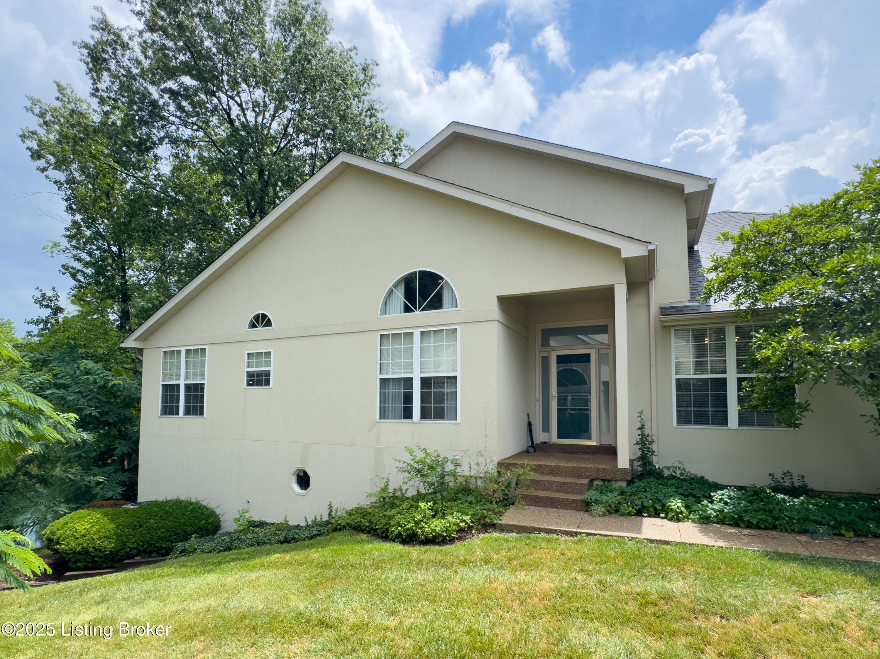 419 Village Lake Dr