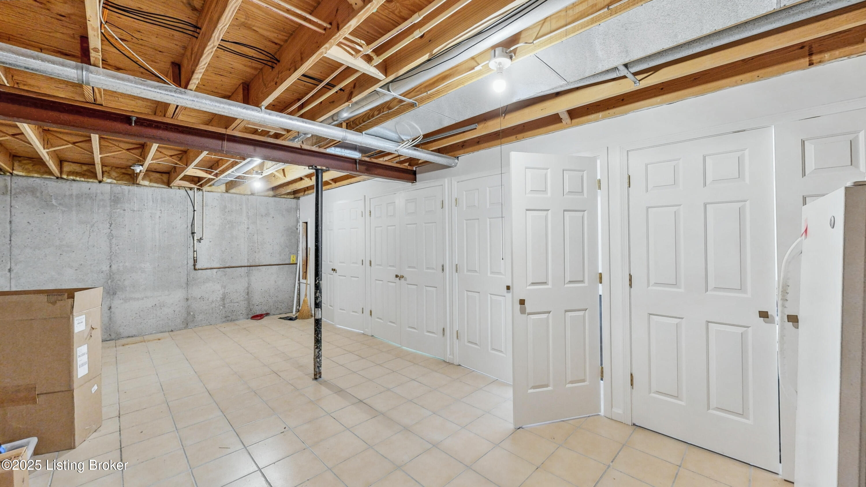 419 Village Lake Dr