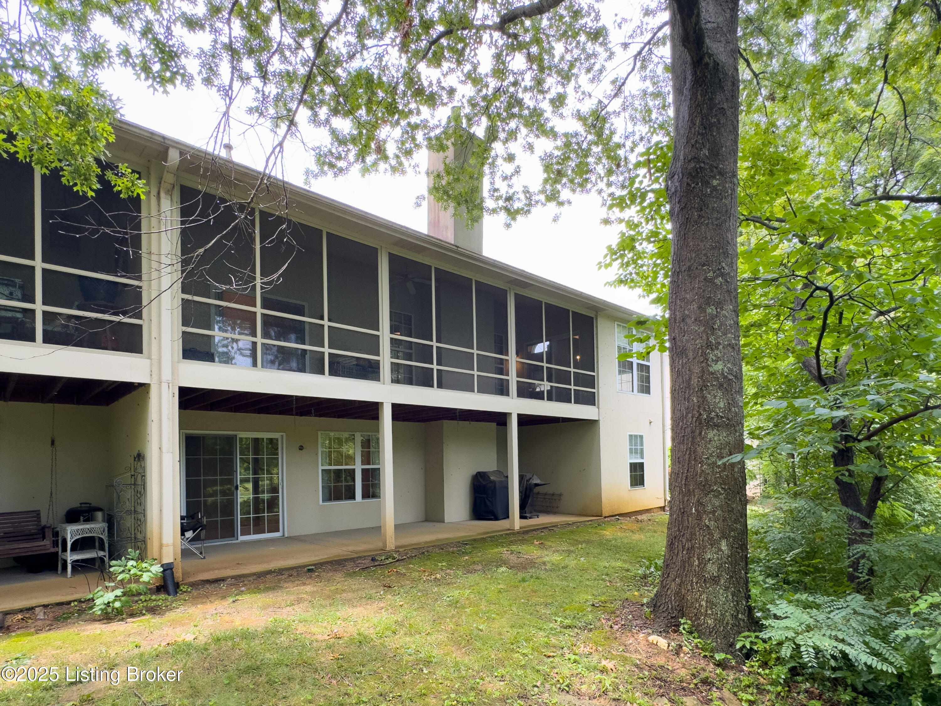 419 Village Lake Dr