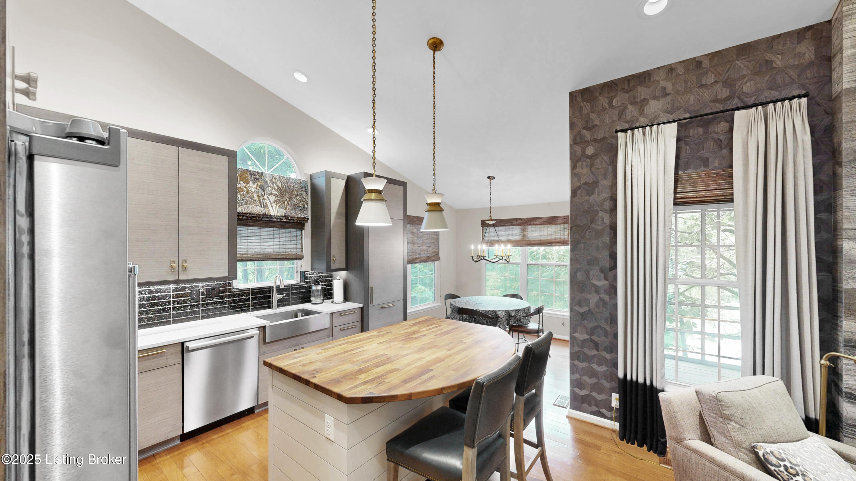 419 Village Lake Dr