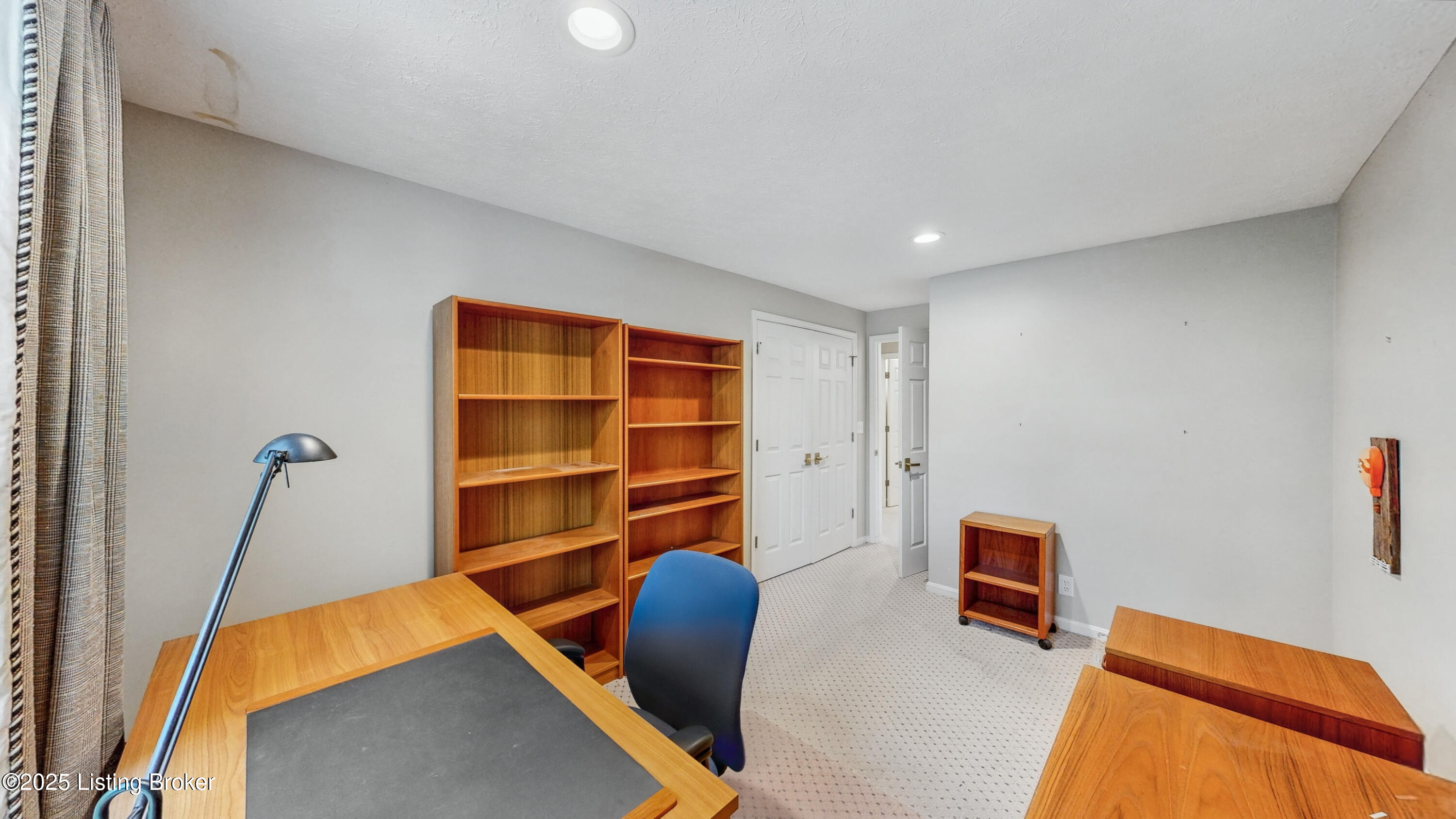 419 Village Lake Dr