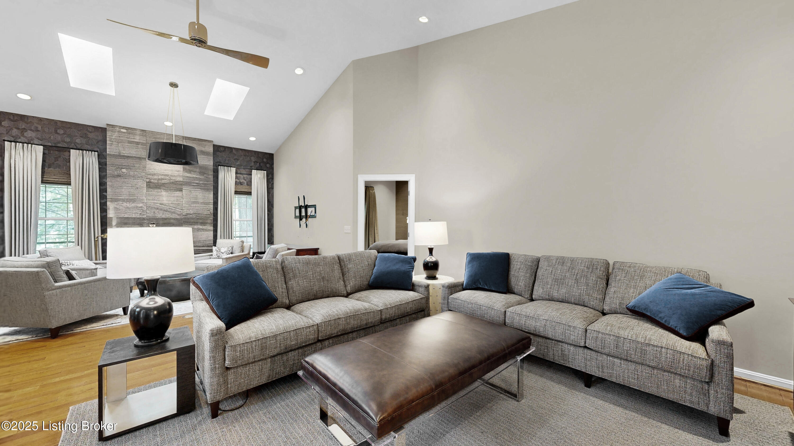 419 Village Lake Dr