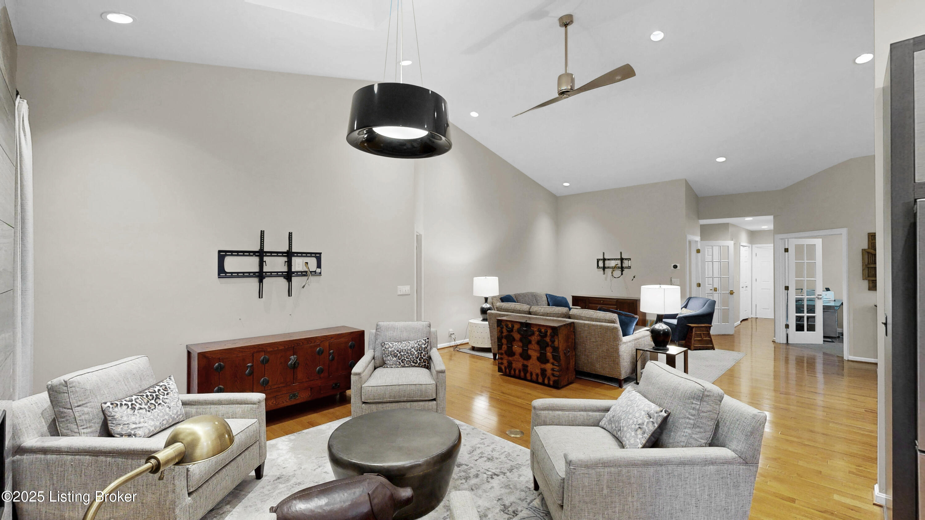 419 Village Lake Dr