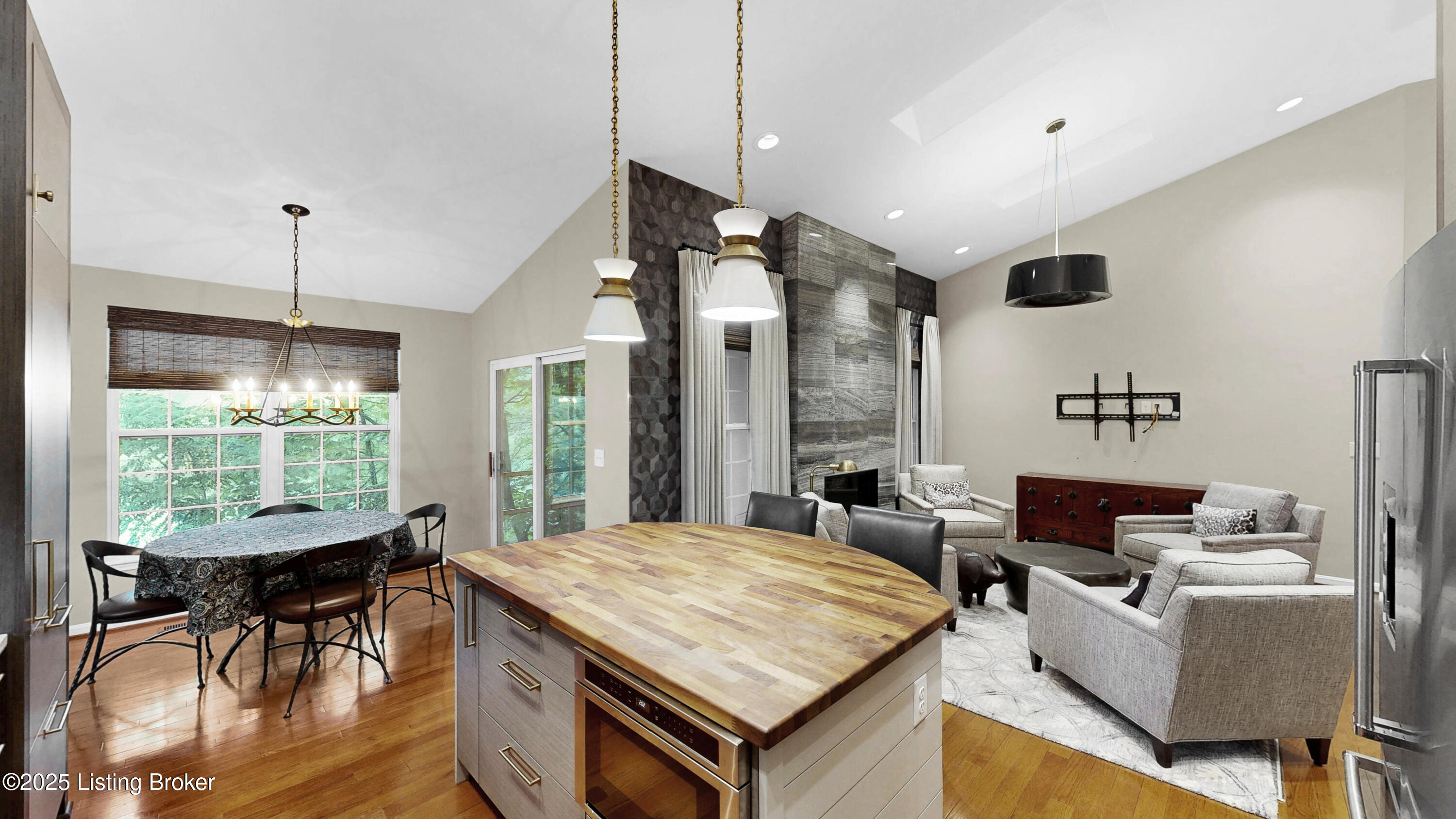 419 Village Lake Dr