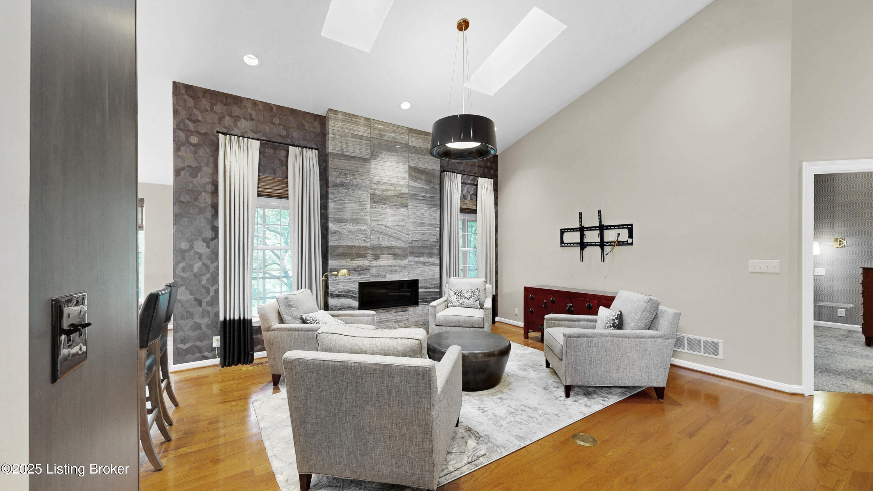 419 Village Lake Dr