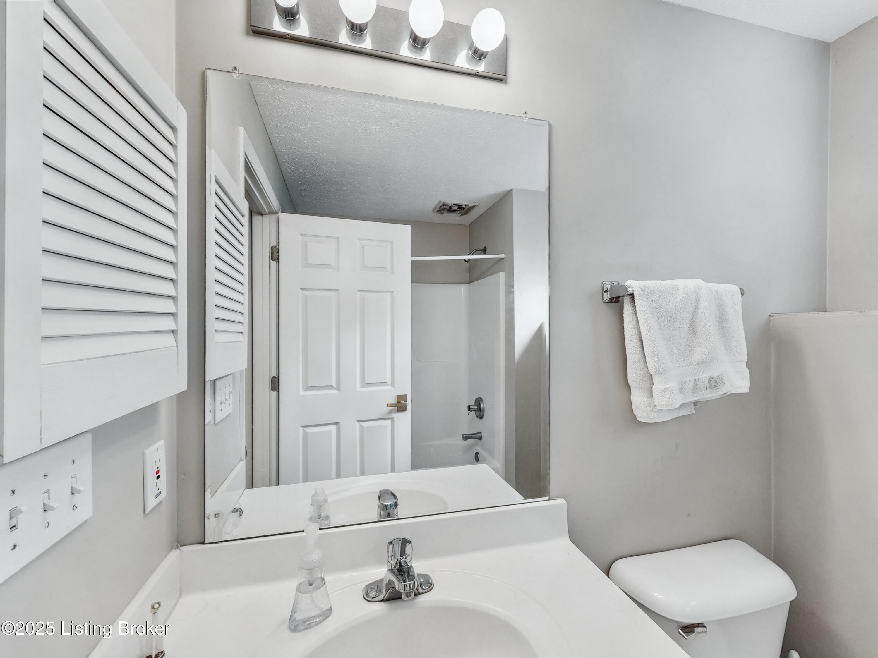 419 Village Lake Dr