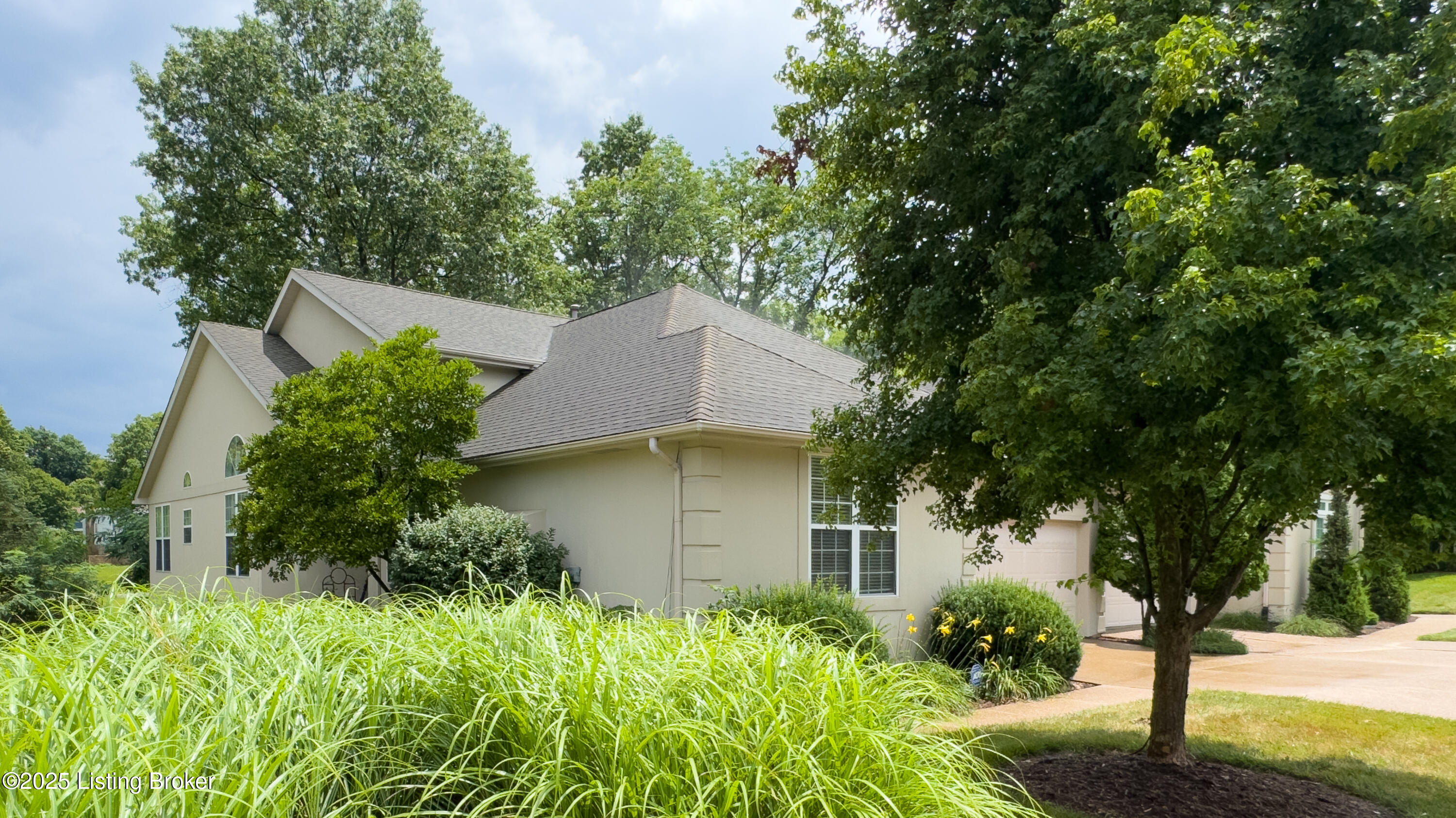 419 Village Lake Dr