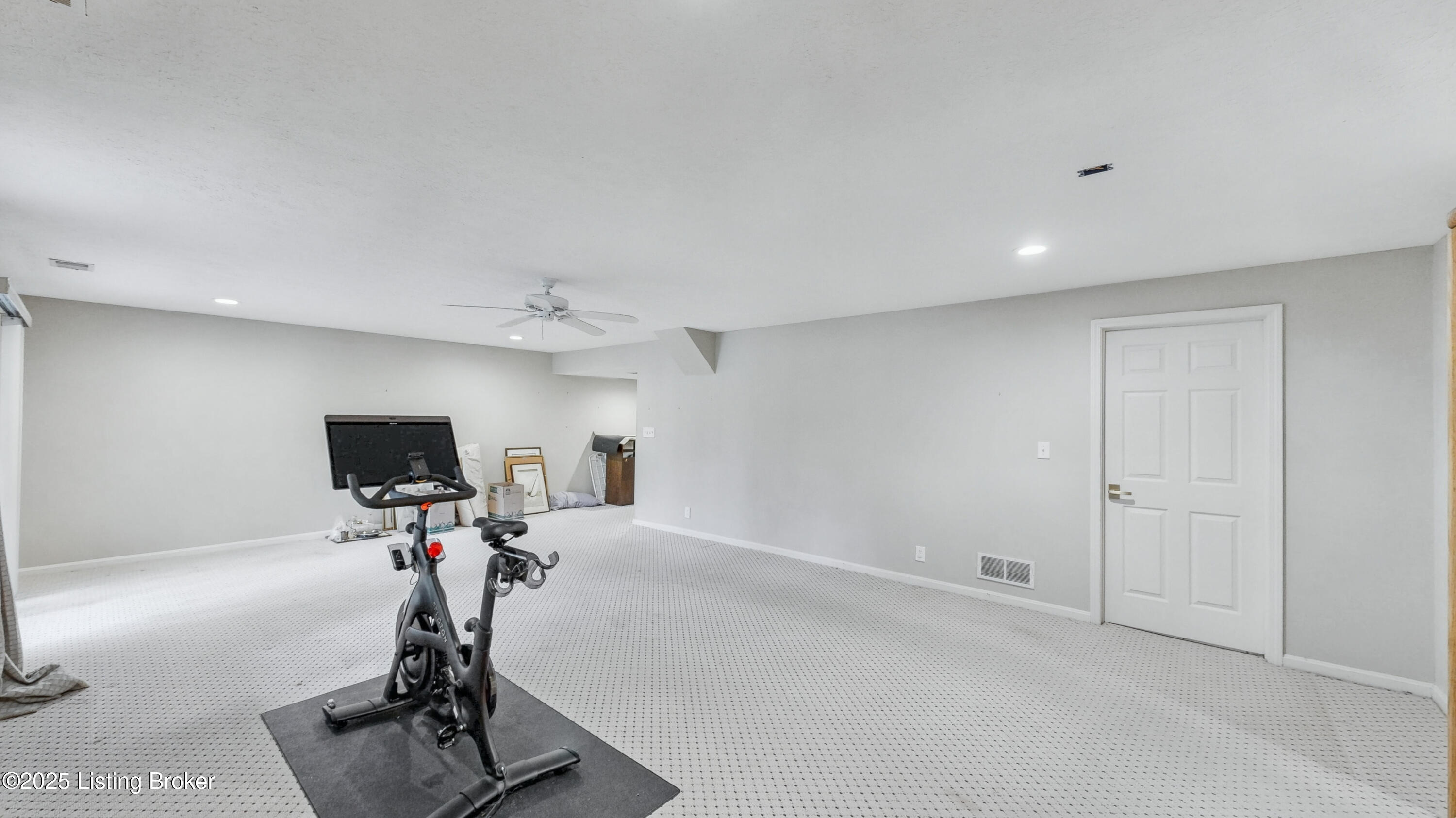 419 Village Lake Dr