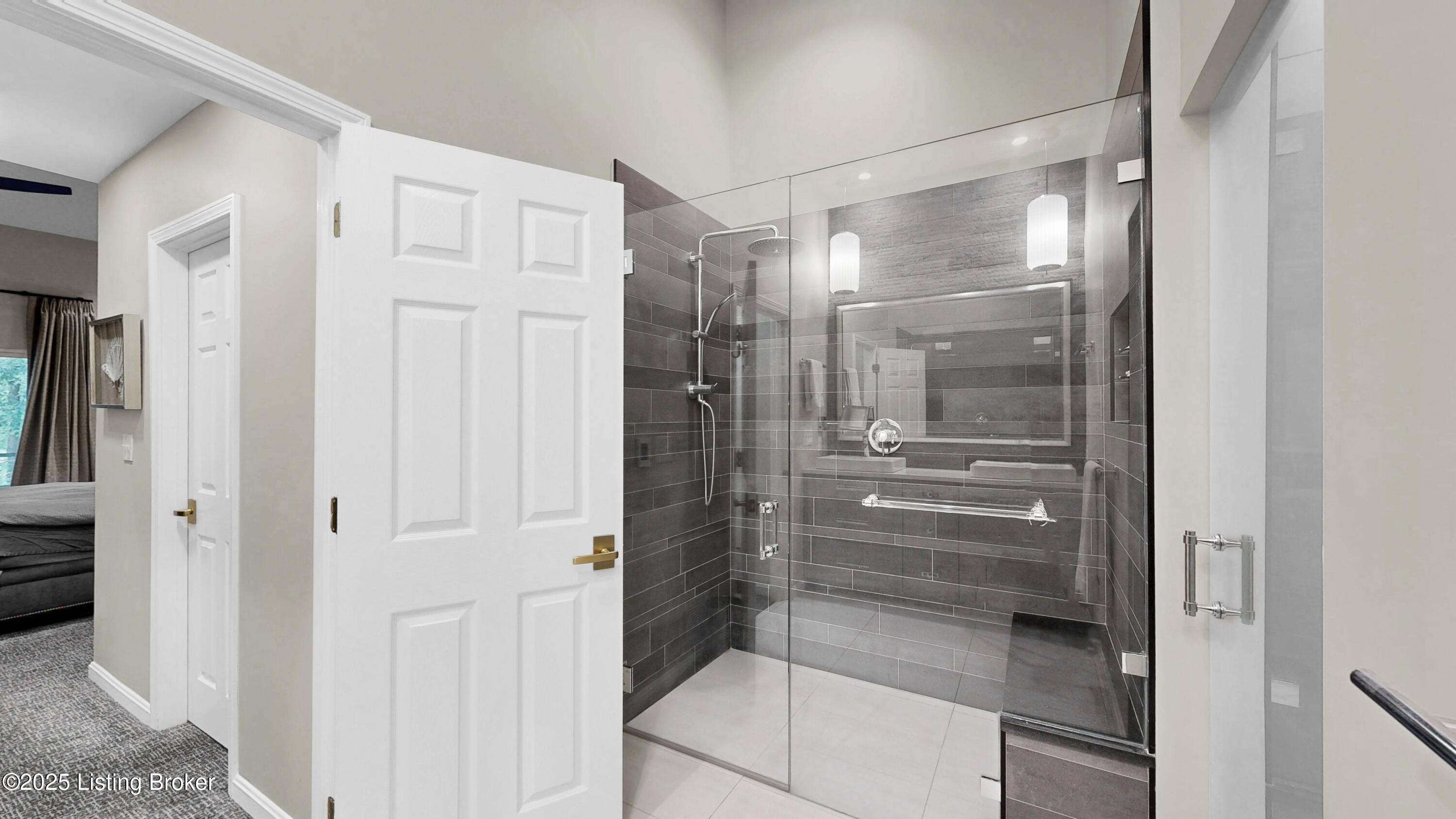 419 Village Lake Dr