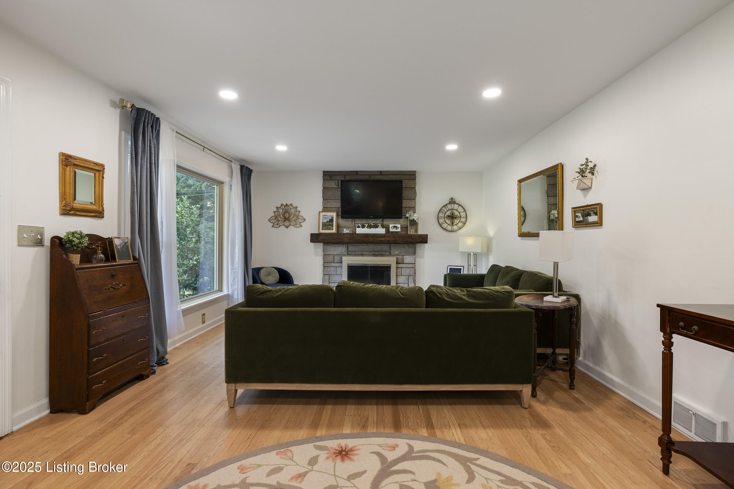 4221 Dolphin Rd