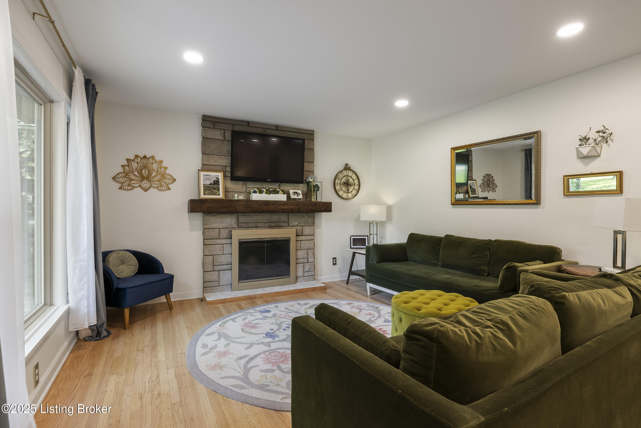 4221 Dolphin Rd