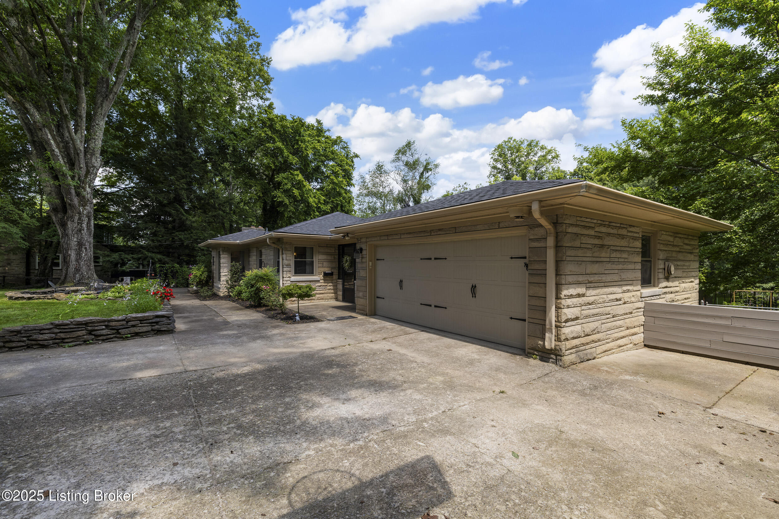 4221 Dolphin Rd